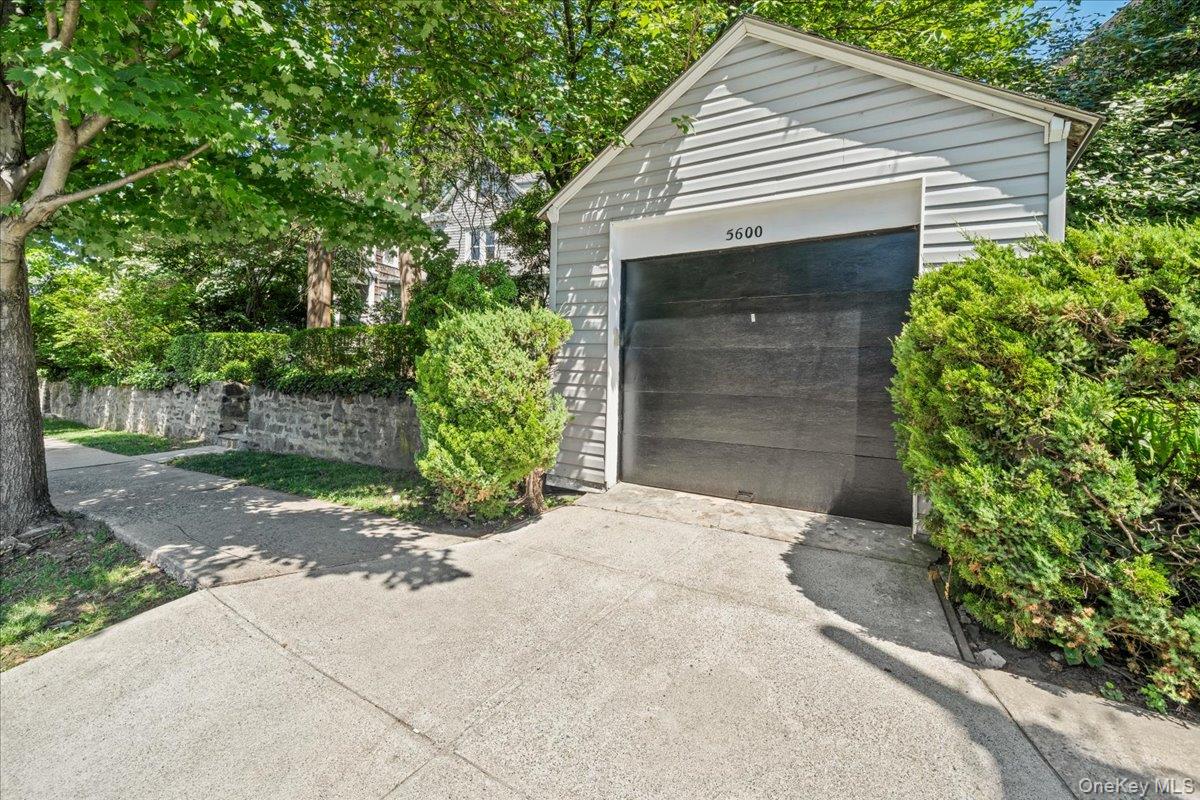 5600 Mosholu Avenue Property Photo 25
