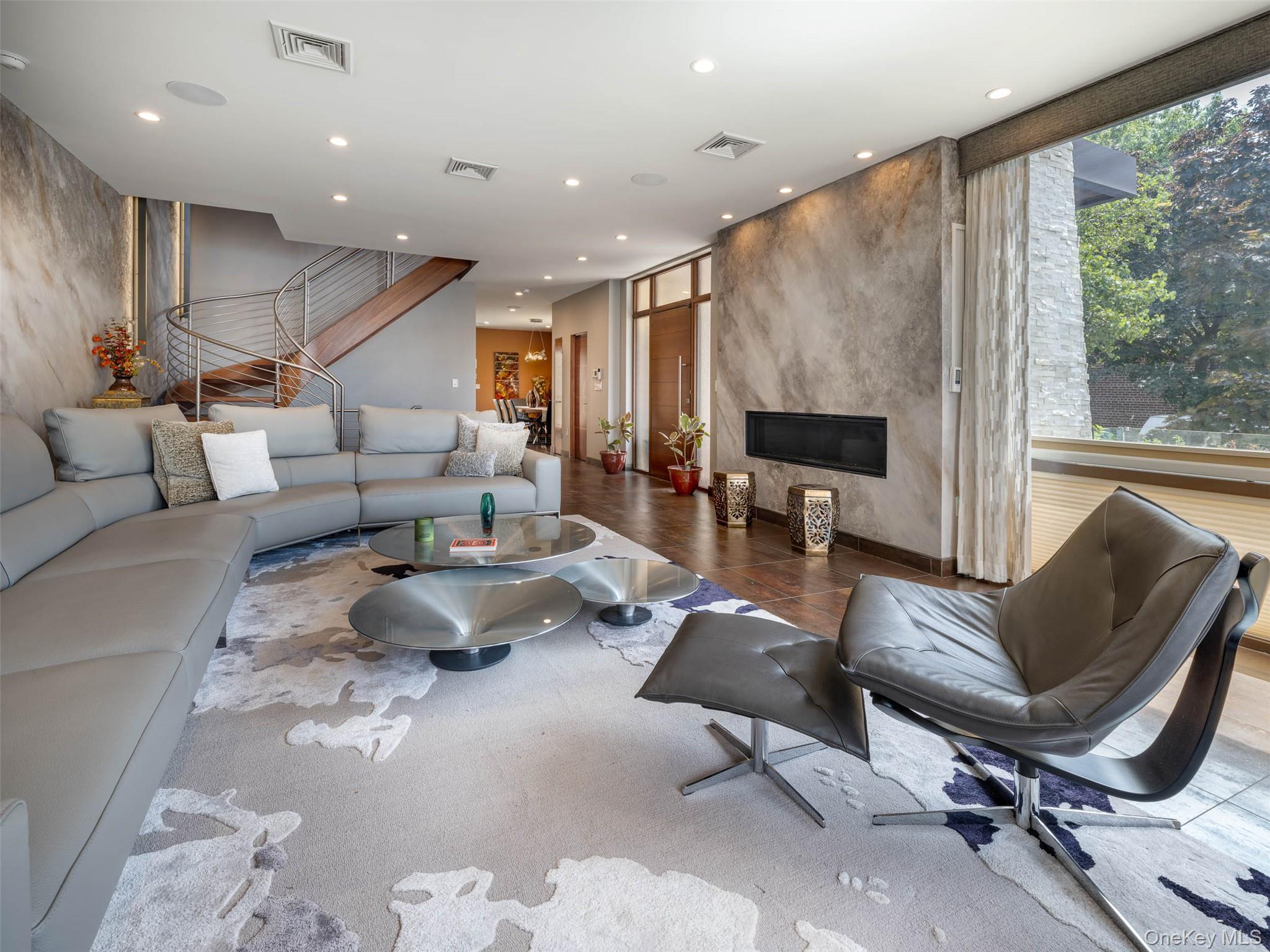 2151 Shore Boulevard Property Photo 8