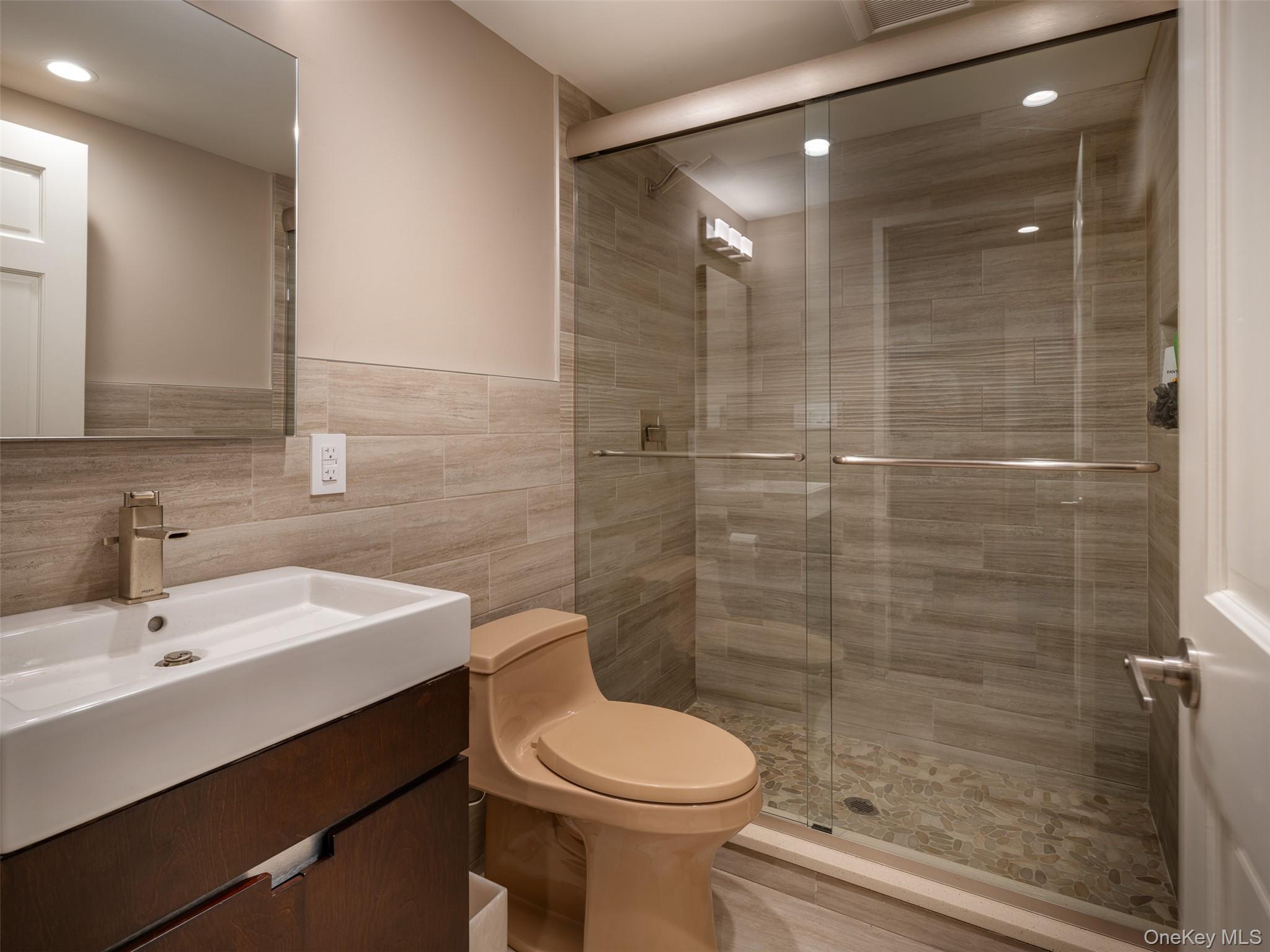 2151 Shore Boulevard Property Photo 38