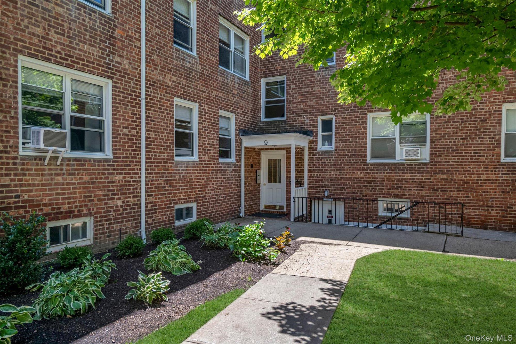 9 Edwards 1-F Property Photo 1