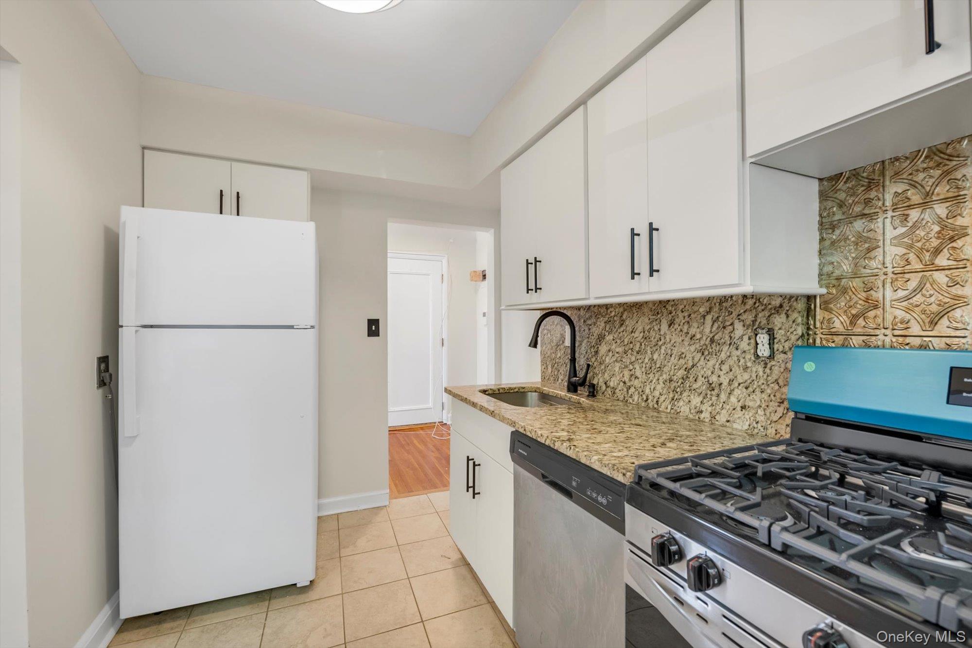 9 Edwards 1-f Property Photo 6
