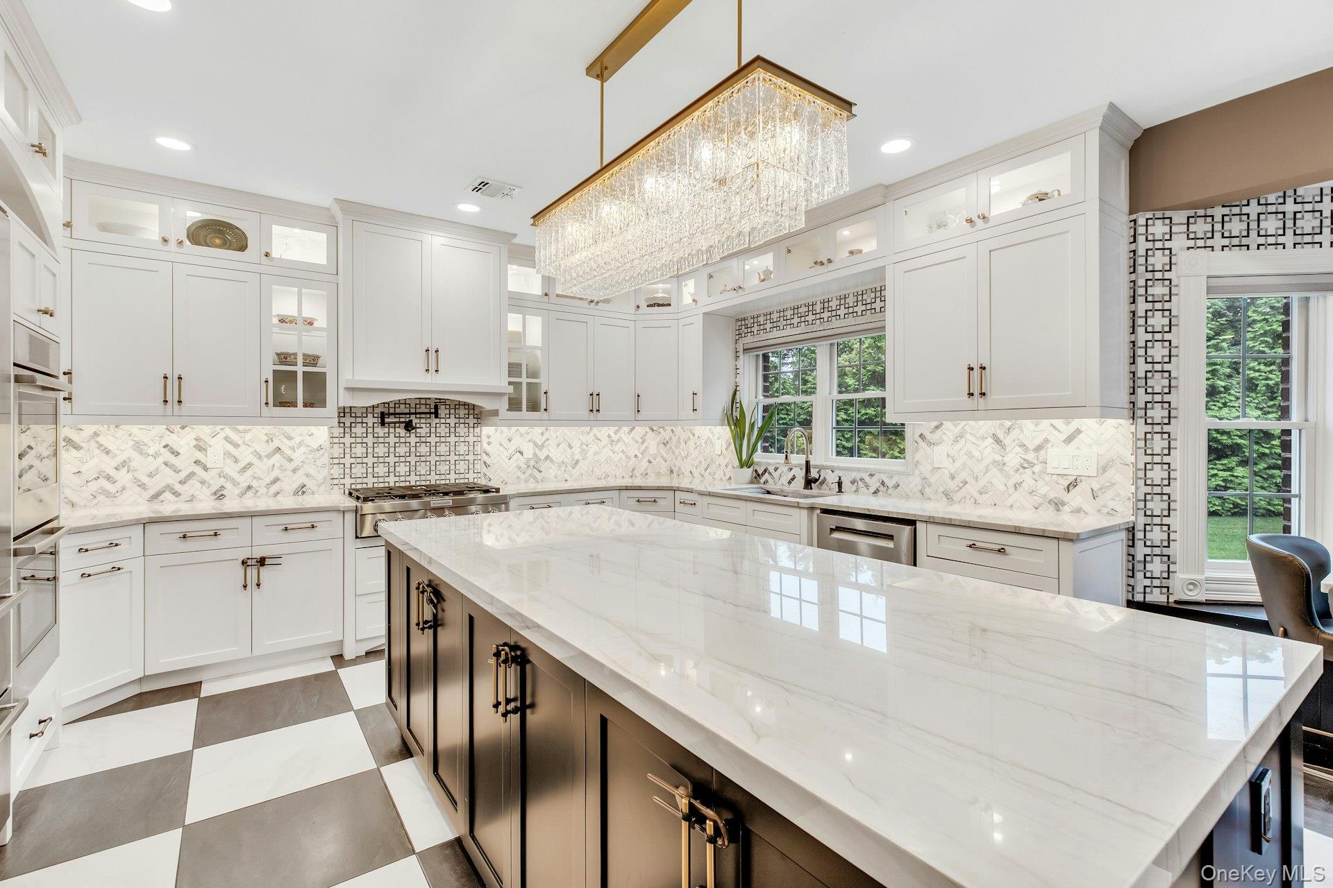 135 Round Swamp Road Property Photo 14