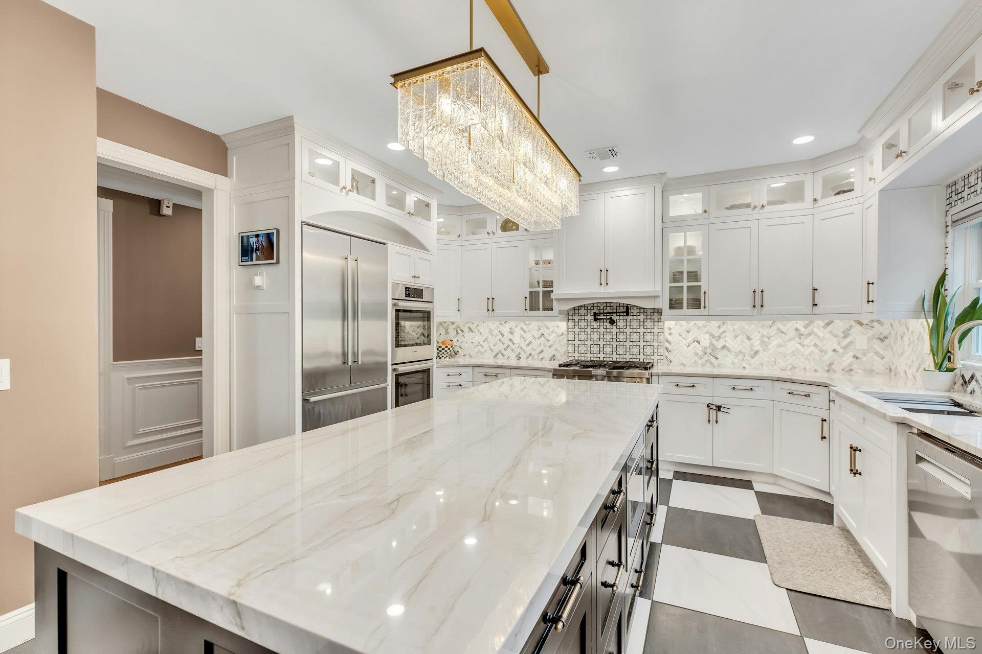 135 Round Swamp Road Property Photo 15