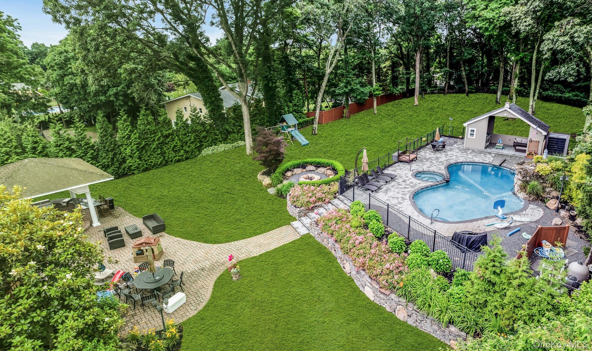135 Round Swamp Road Property Photo 46