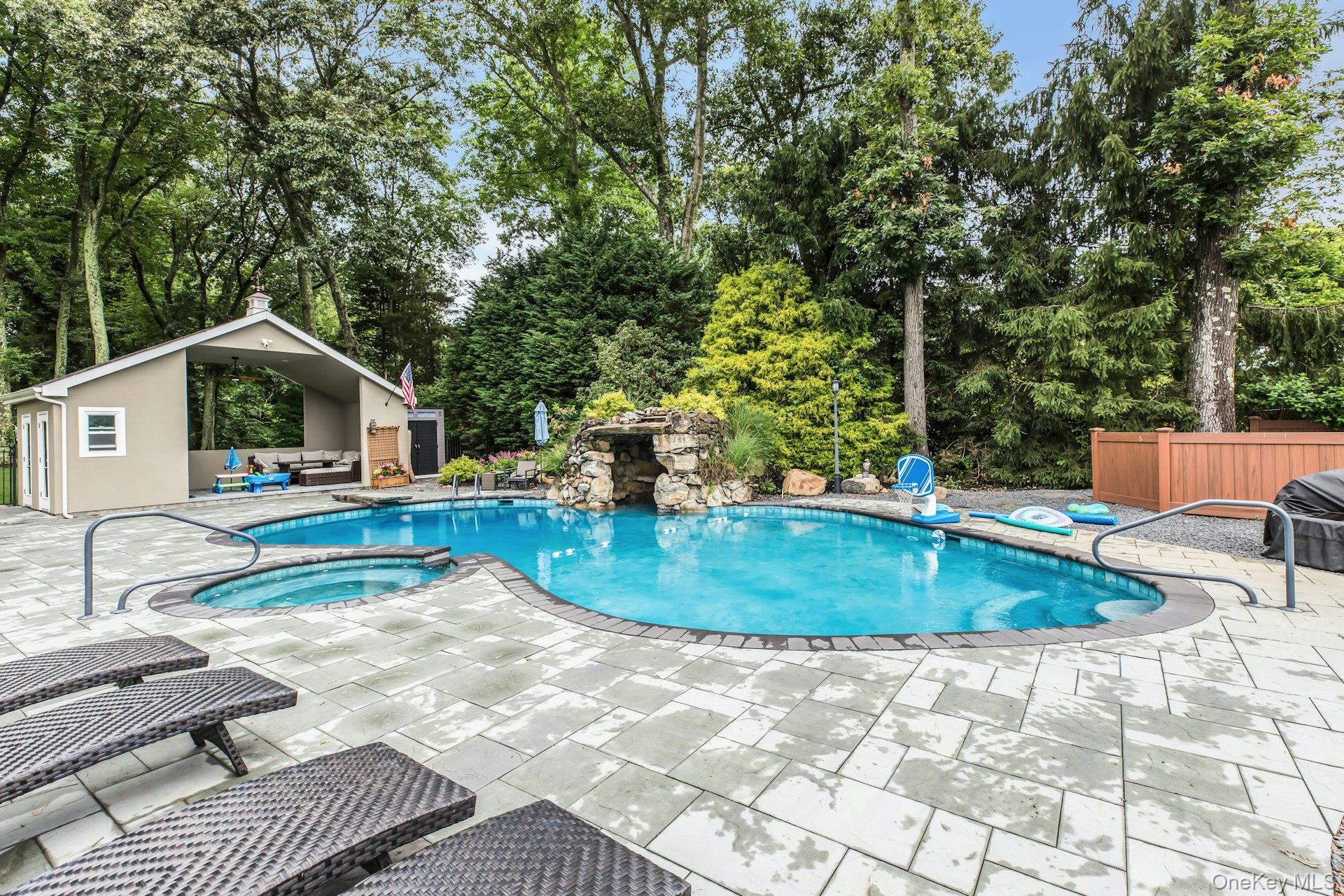 135 Round Swamp Road Property Photo 47