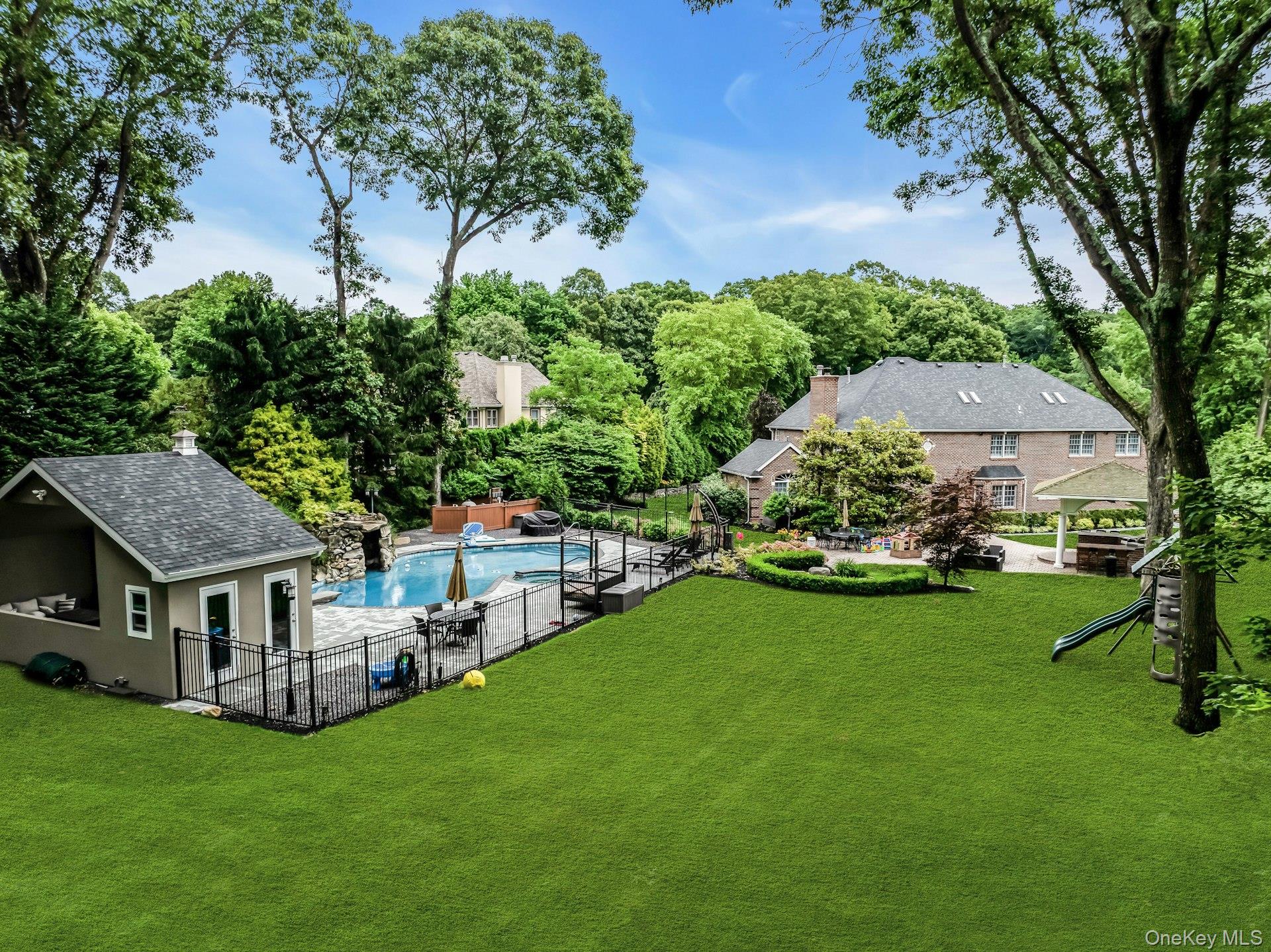 135 Round Swamp Road Property Photo 49