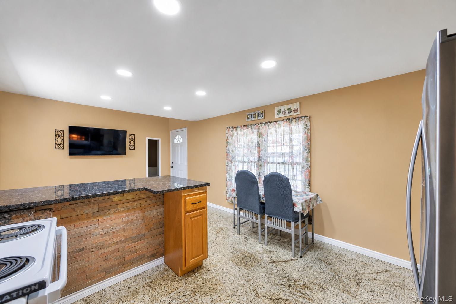 600 Broadway D14 Property Photo 13