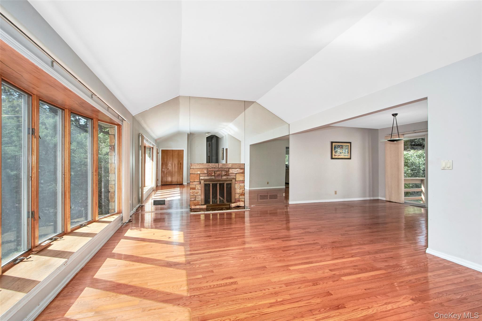 185 Pinewood Road Property Photo 3