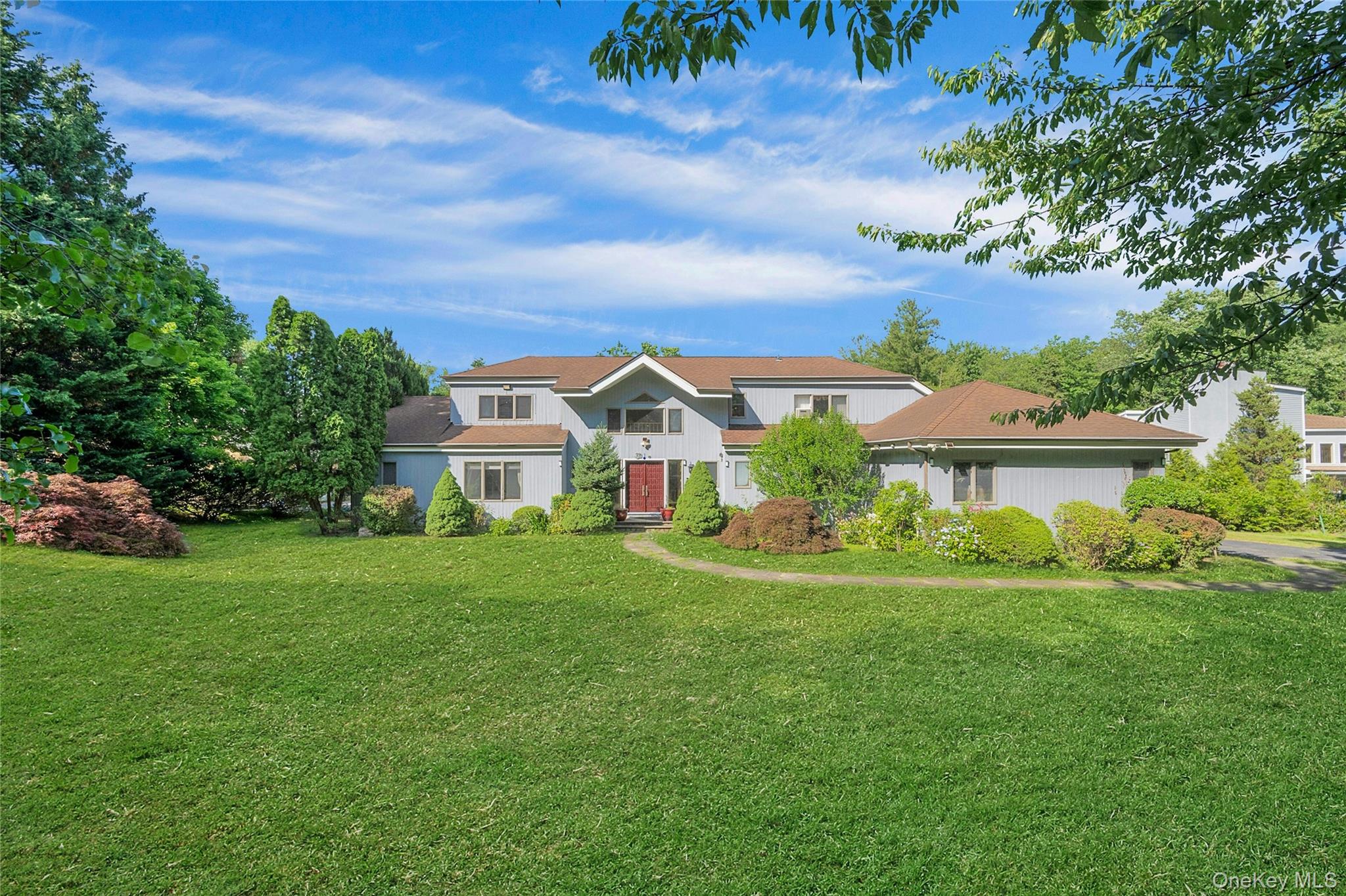 2 Meadowwood Lane Property Photo 1