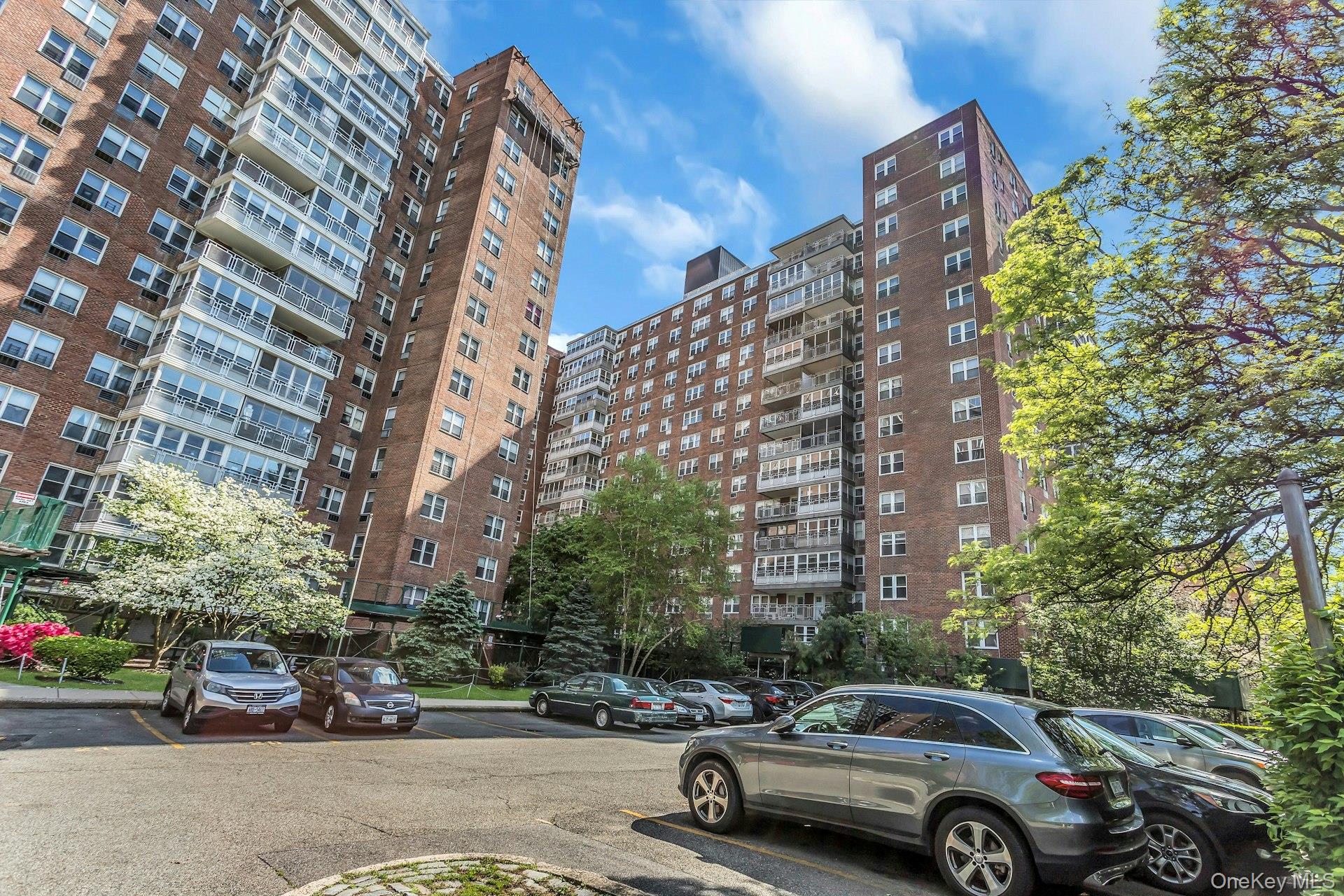 138-10 Franklin Avenue 9j Property Photo 4