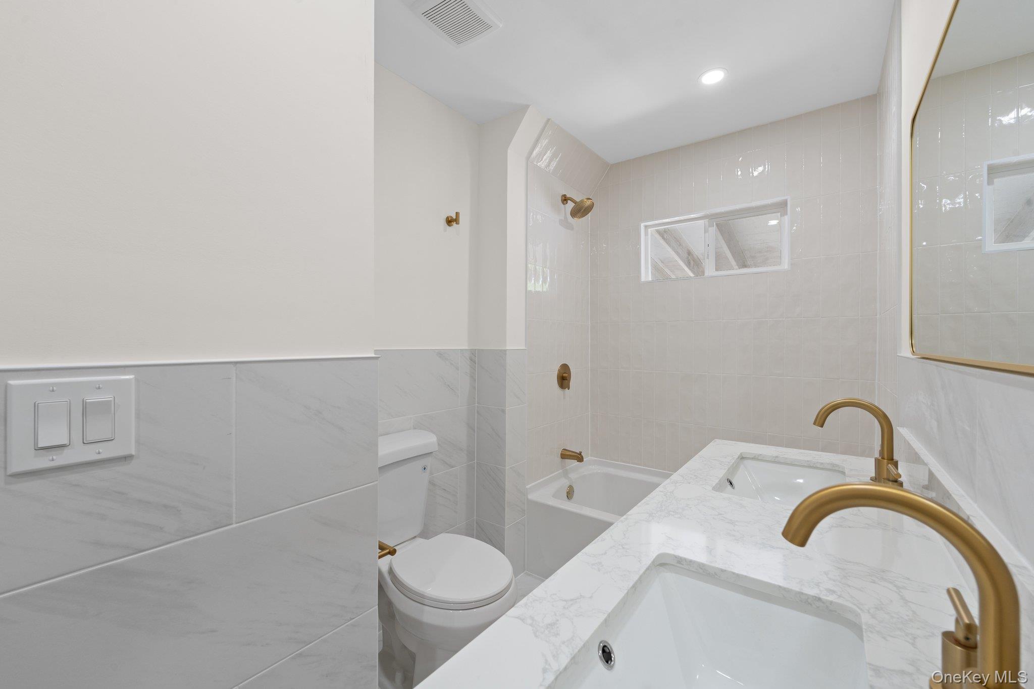 86 E 13th Street Property Photo 12