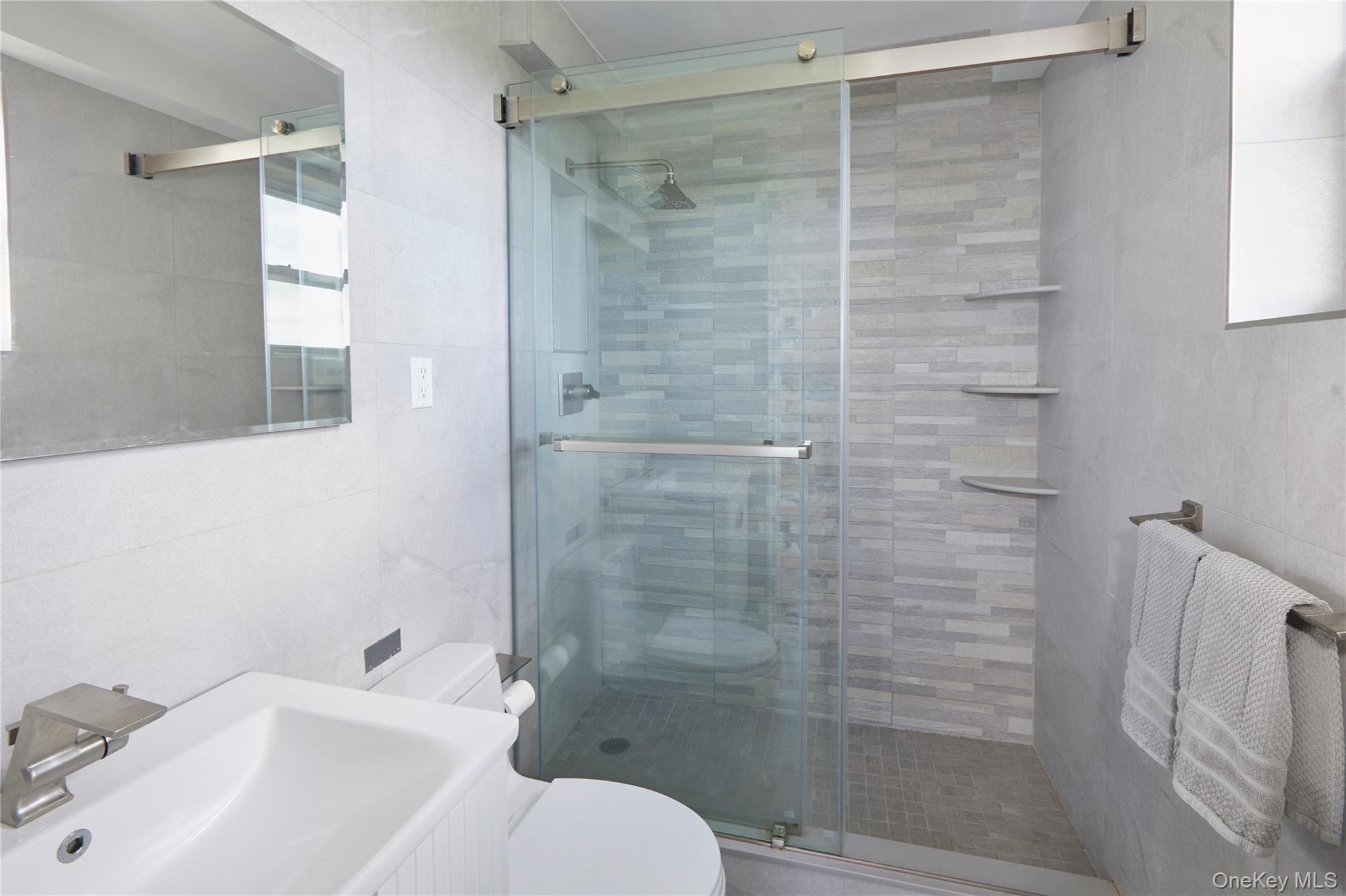 5900 Arlington Avenue 4b Property Photo 9