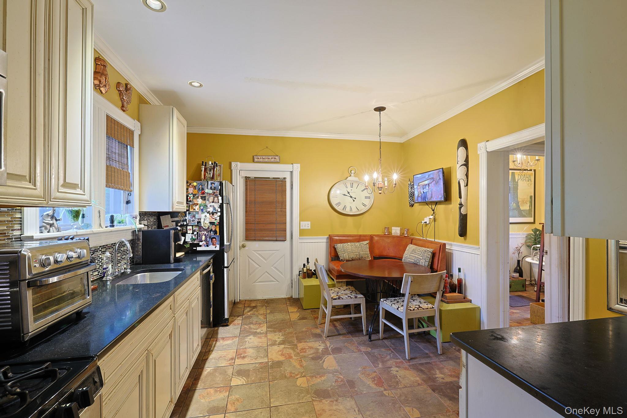 8 Bartlett Street Property Photo 14