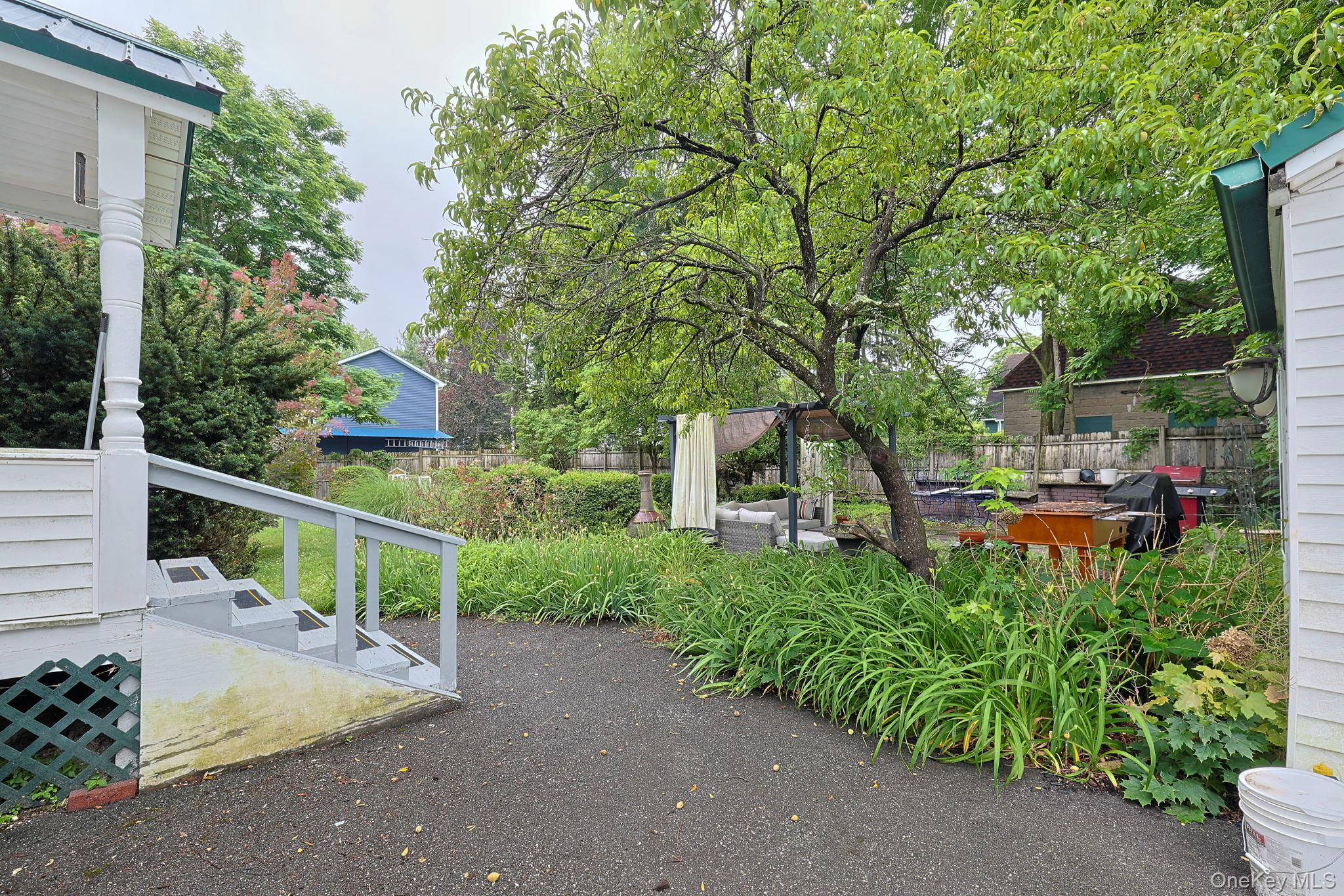 8 Bartlett Street Property Photo 32
