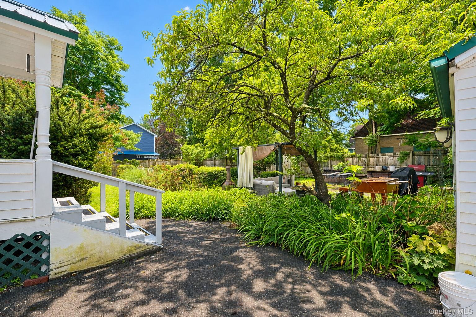 8 Bartlett Street Property Photo 34