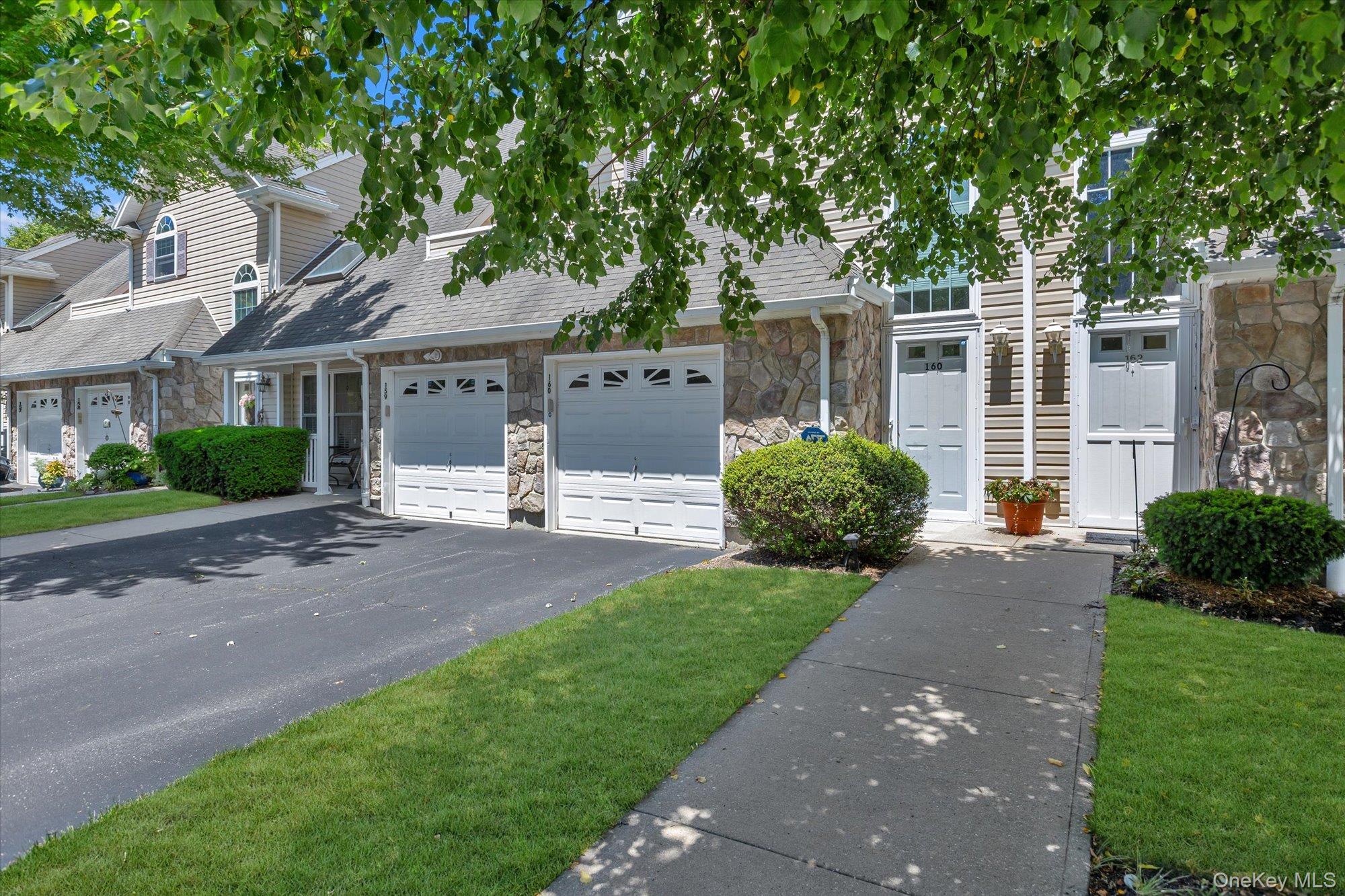 160 Christine Drive Property Photo 1
