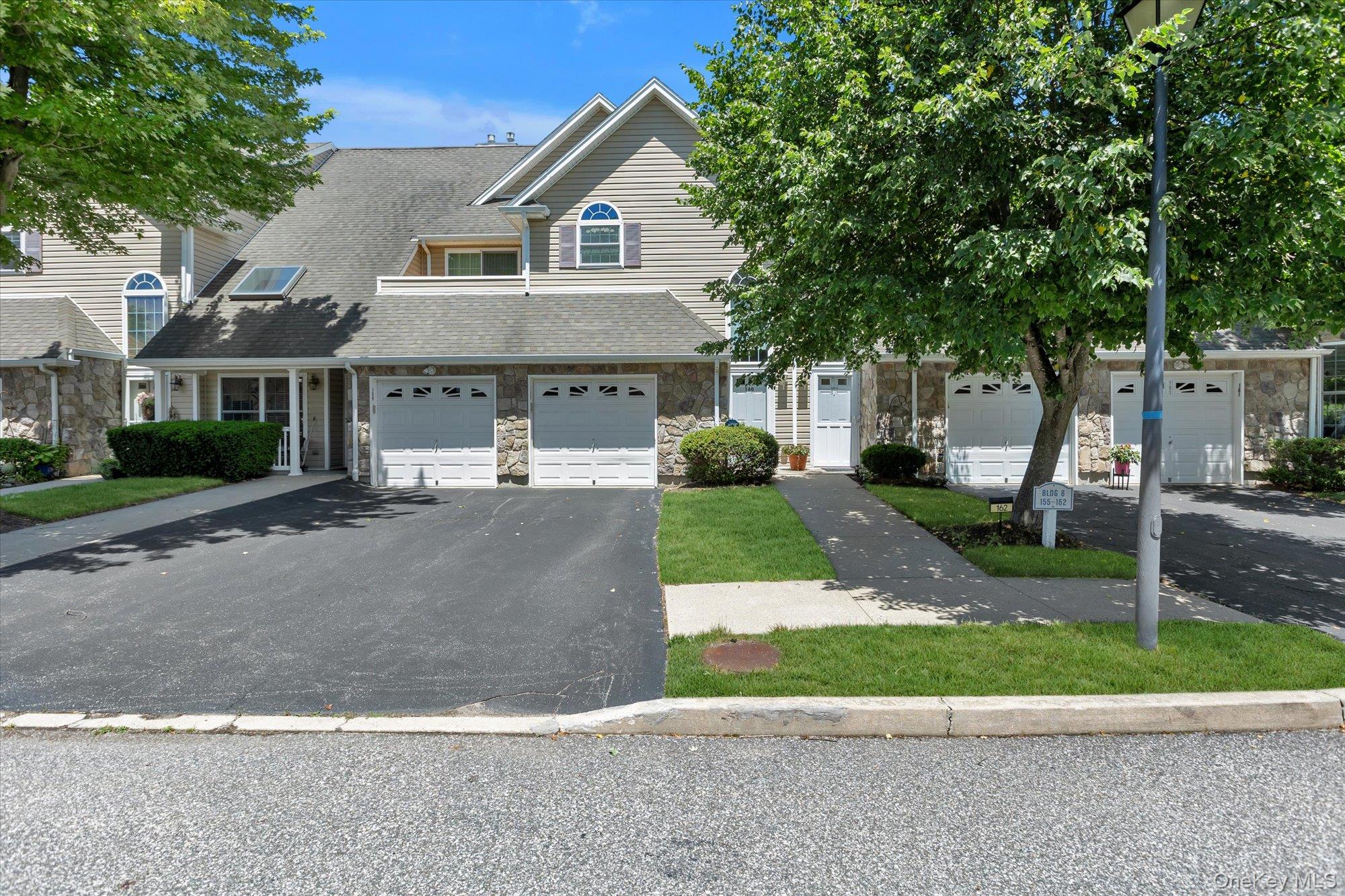 160 Christine Drive Property Photo 4