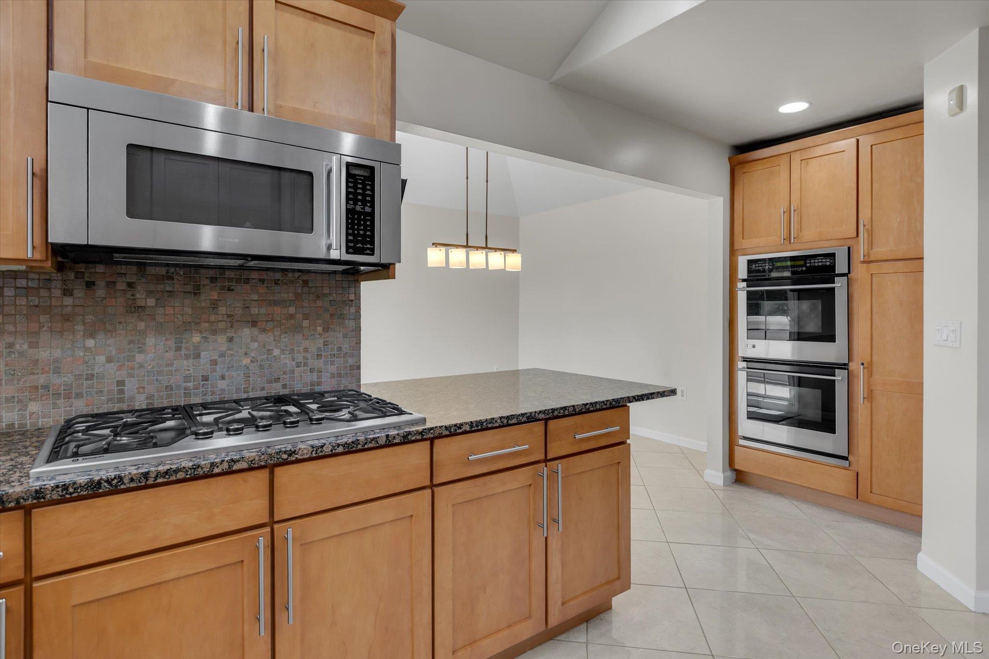 160 Christine Drive Property Photo 10