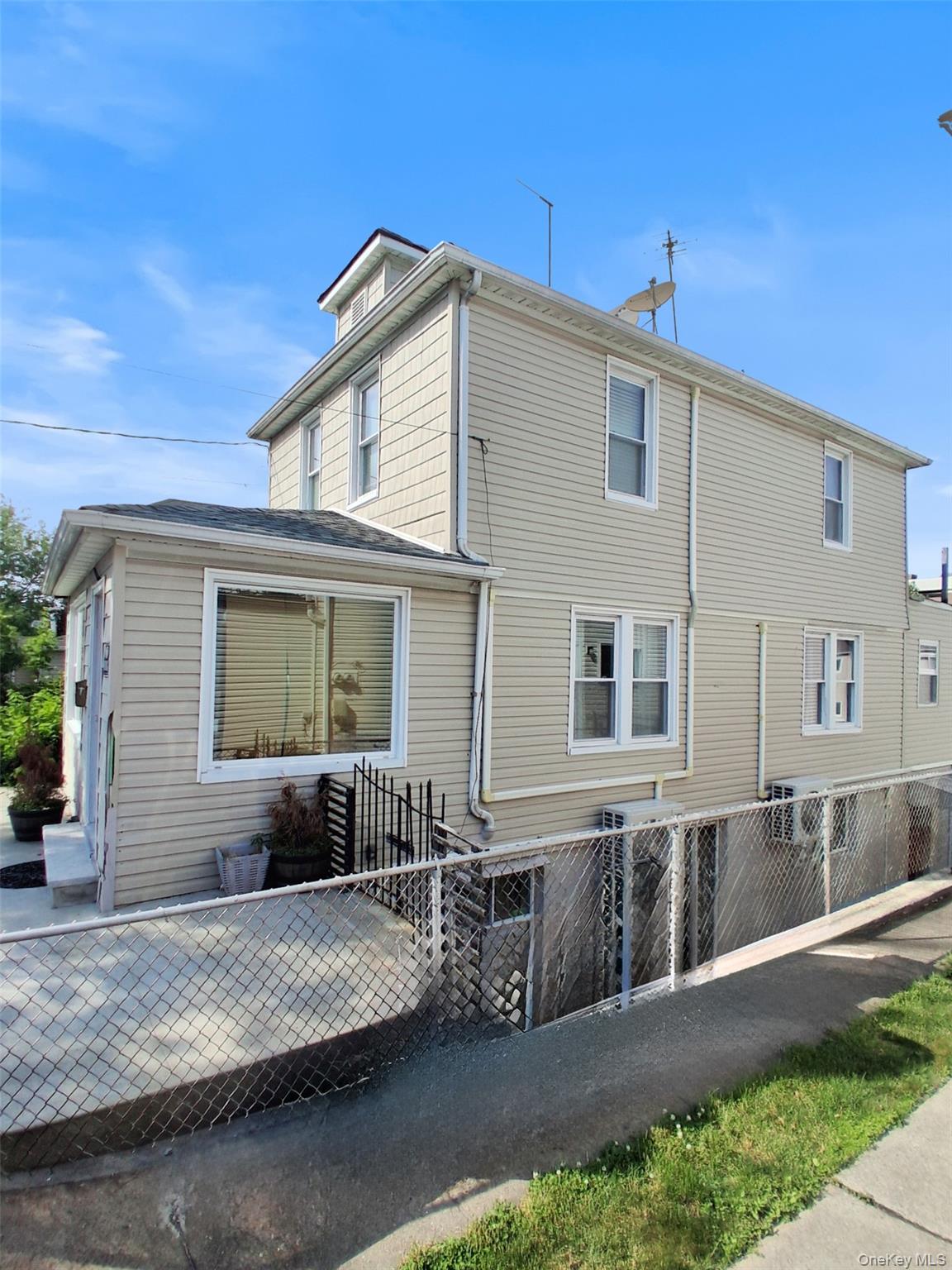 636 Logan Avenue Property Photo 2