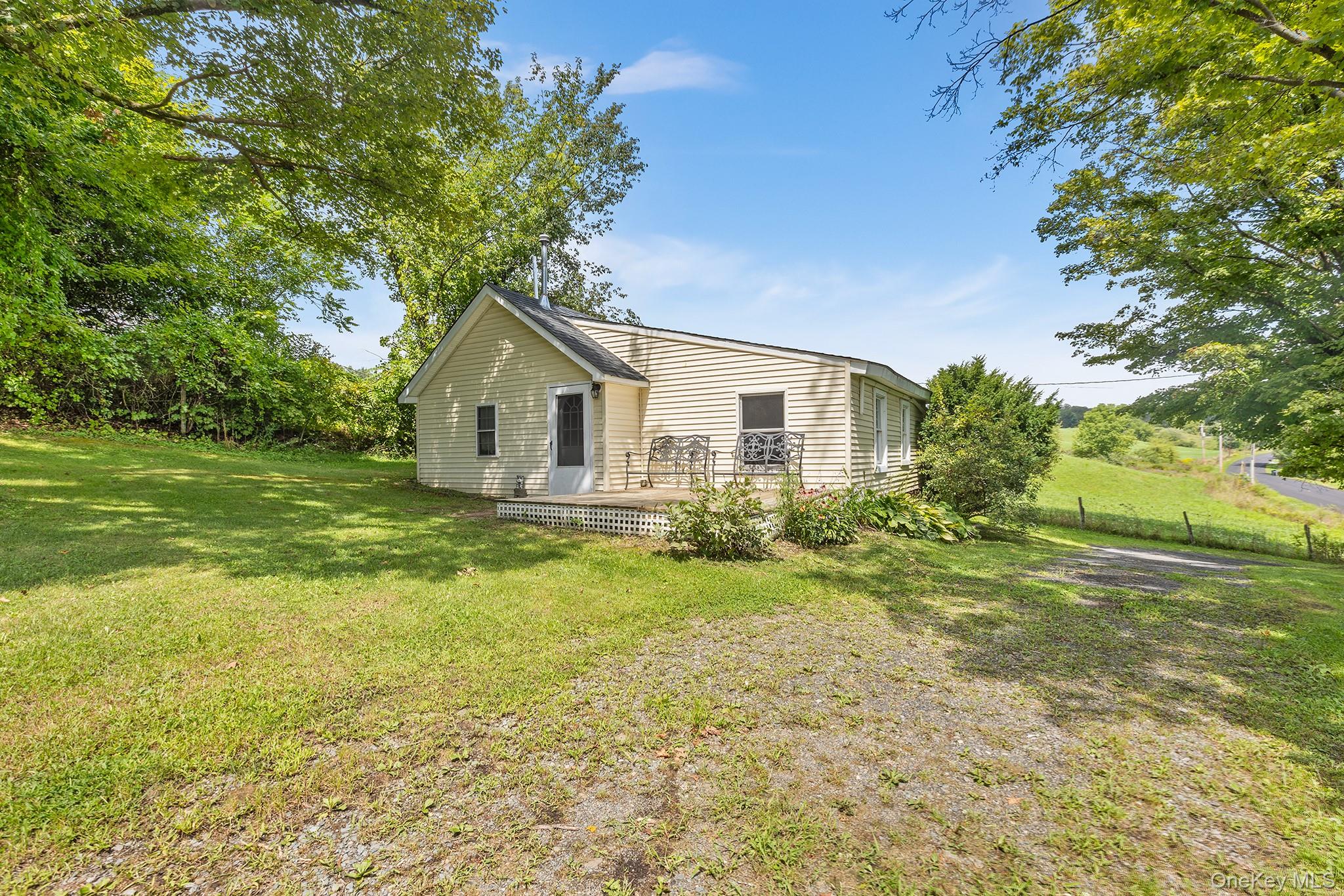 37 S Plank Road Property Photo 4
