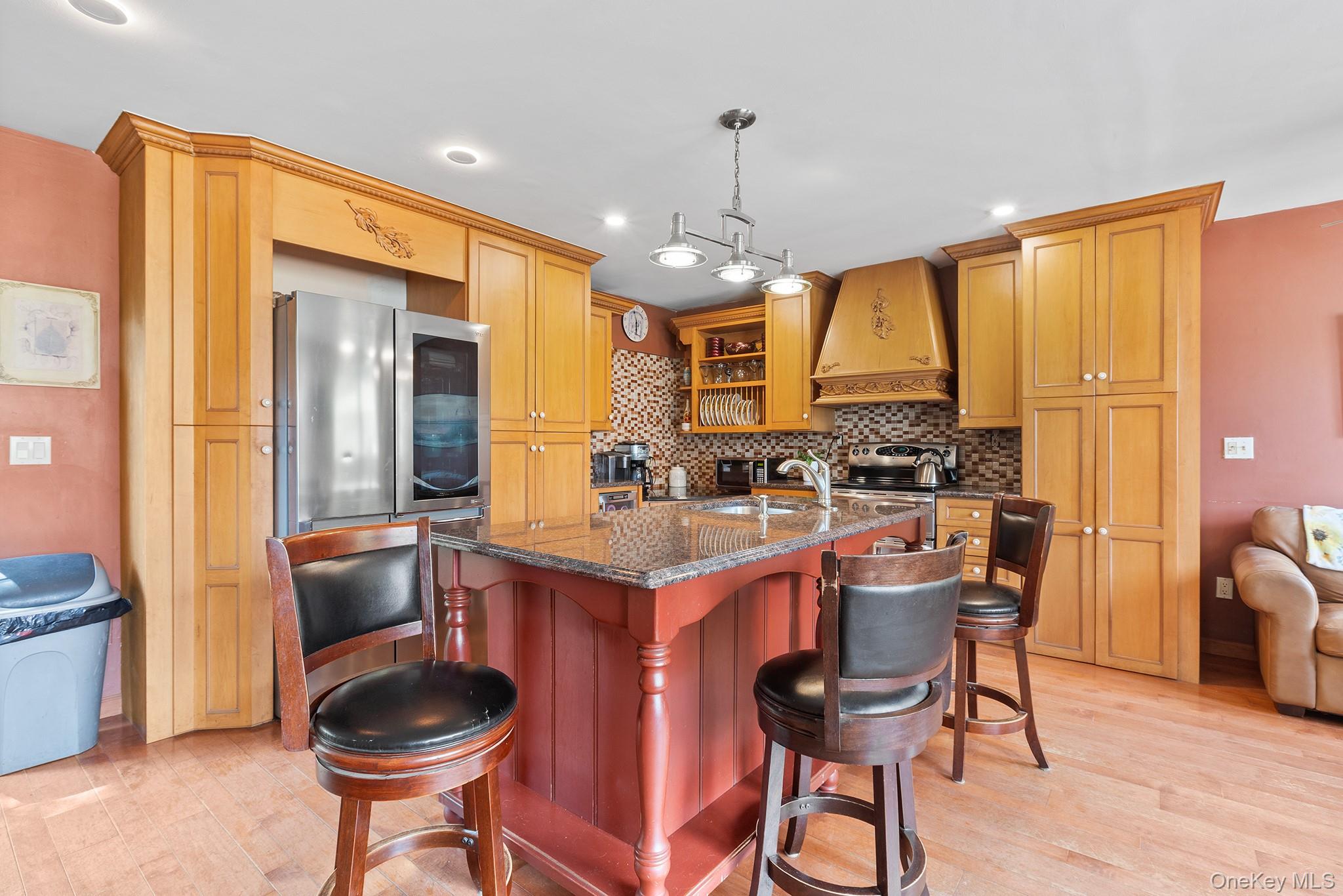 37 S Plank Road Property Photo 8