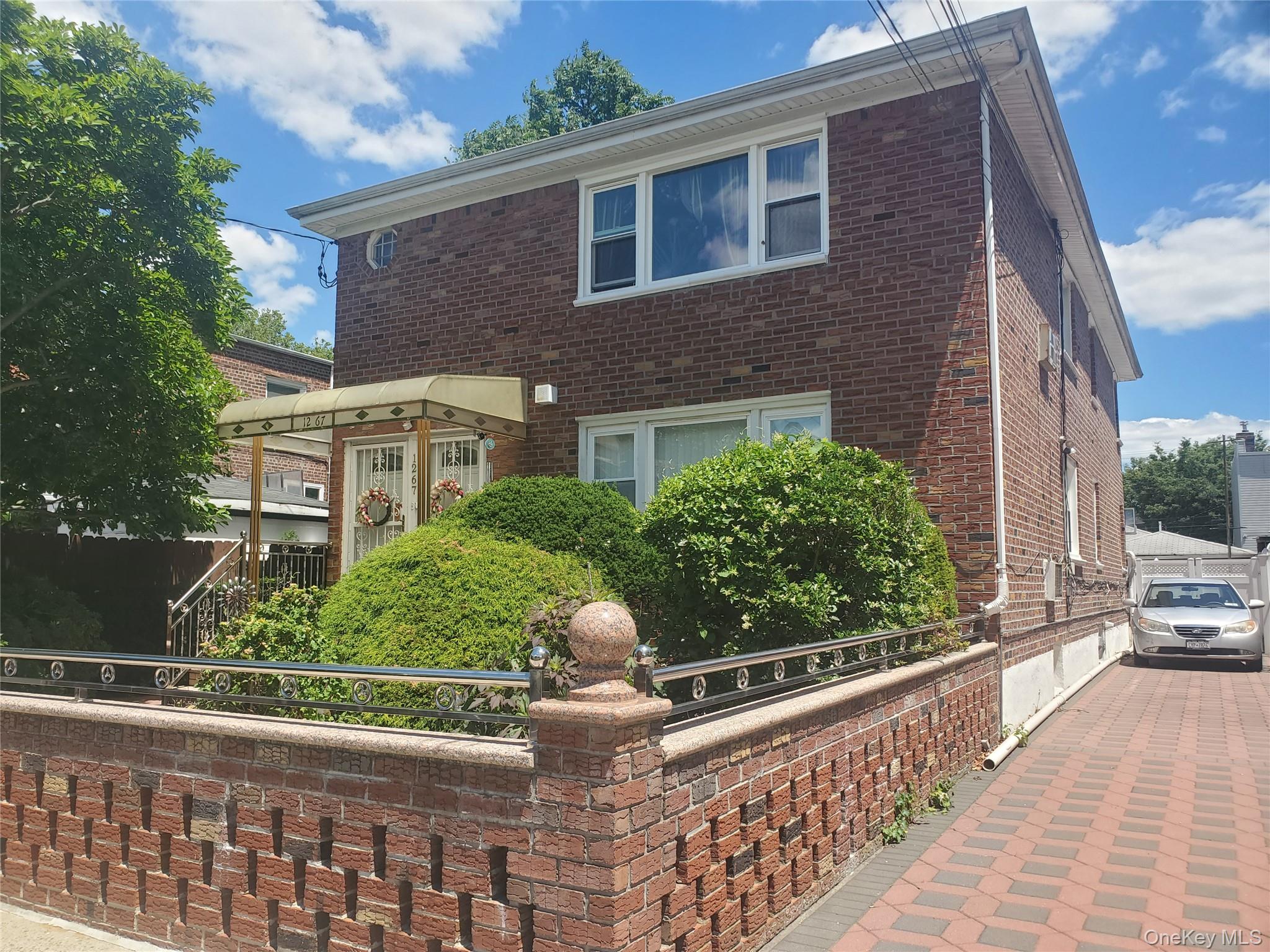 1267 E 58th Street Property Photo 2