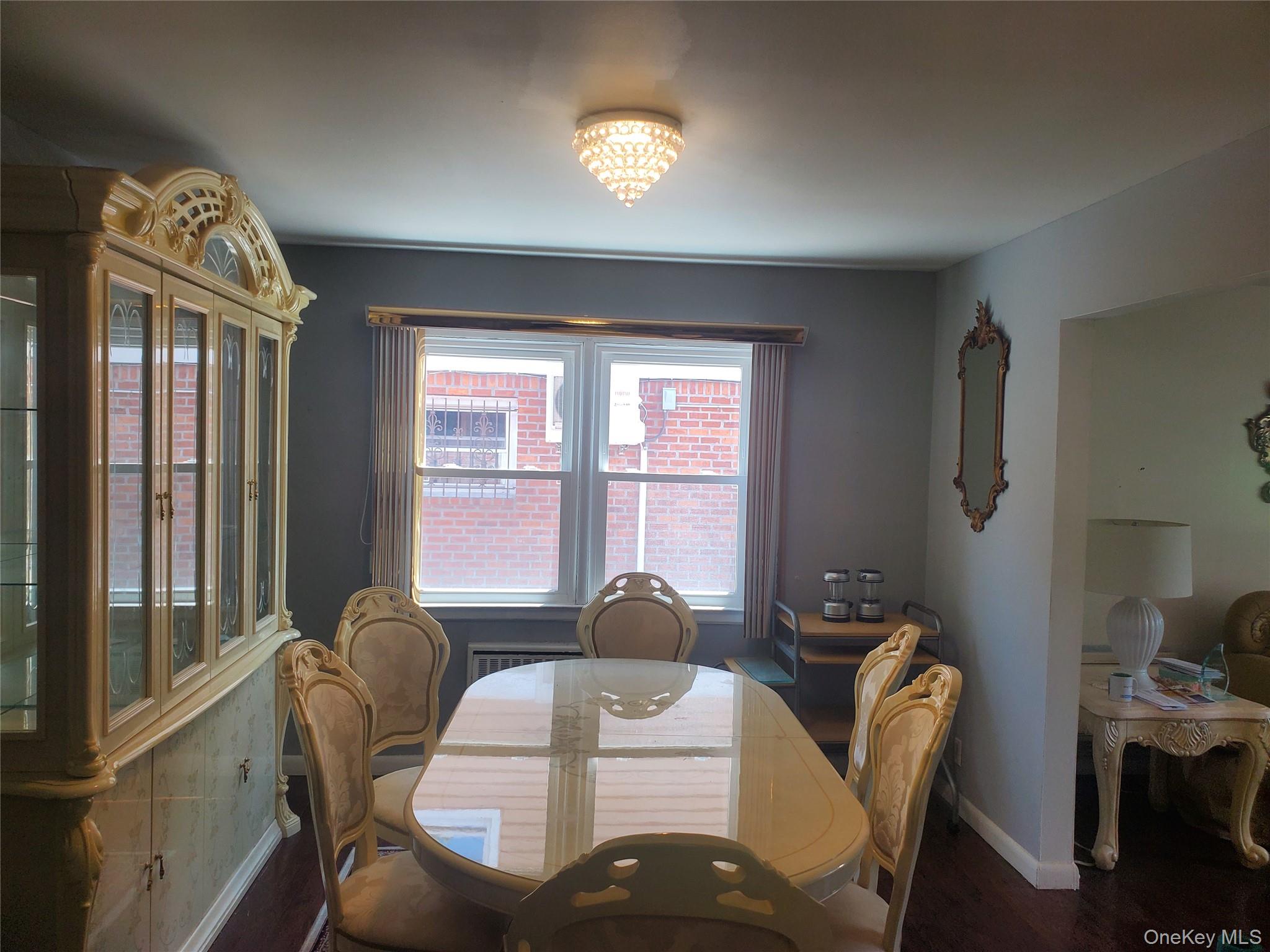 1267 E 58th Street Property Photo 5