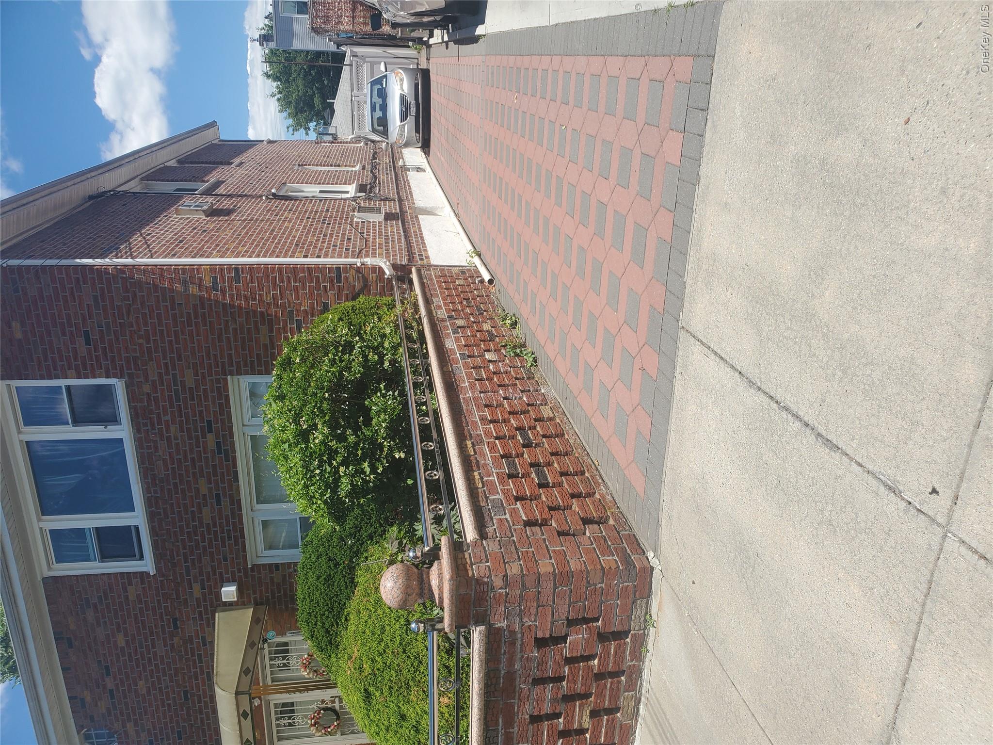 1267 E 58th Street Property Photo 12