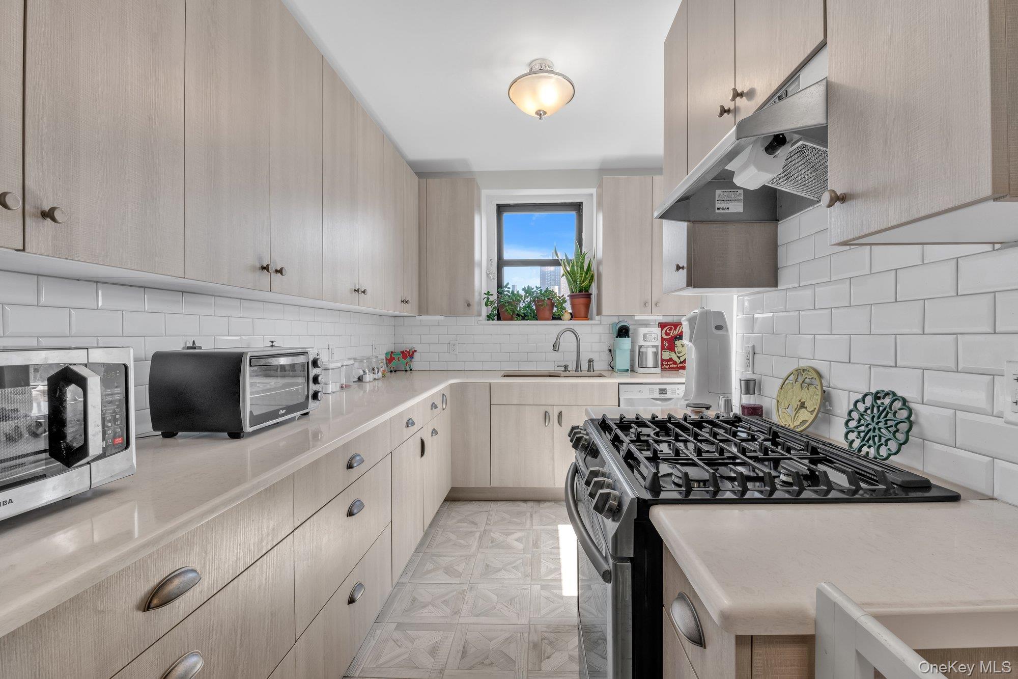 84-51 Beverly Road 6a Property Photo 6