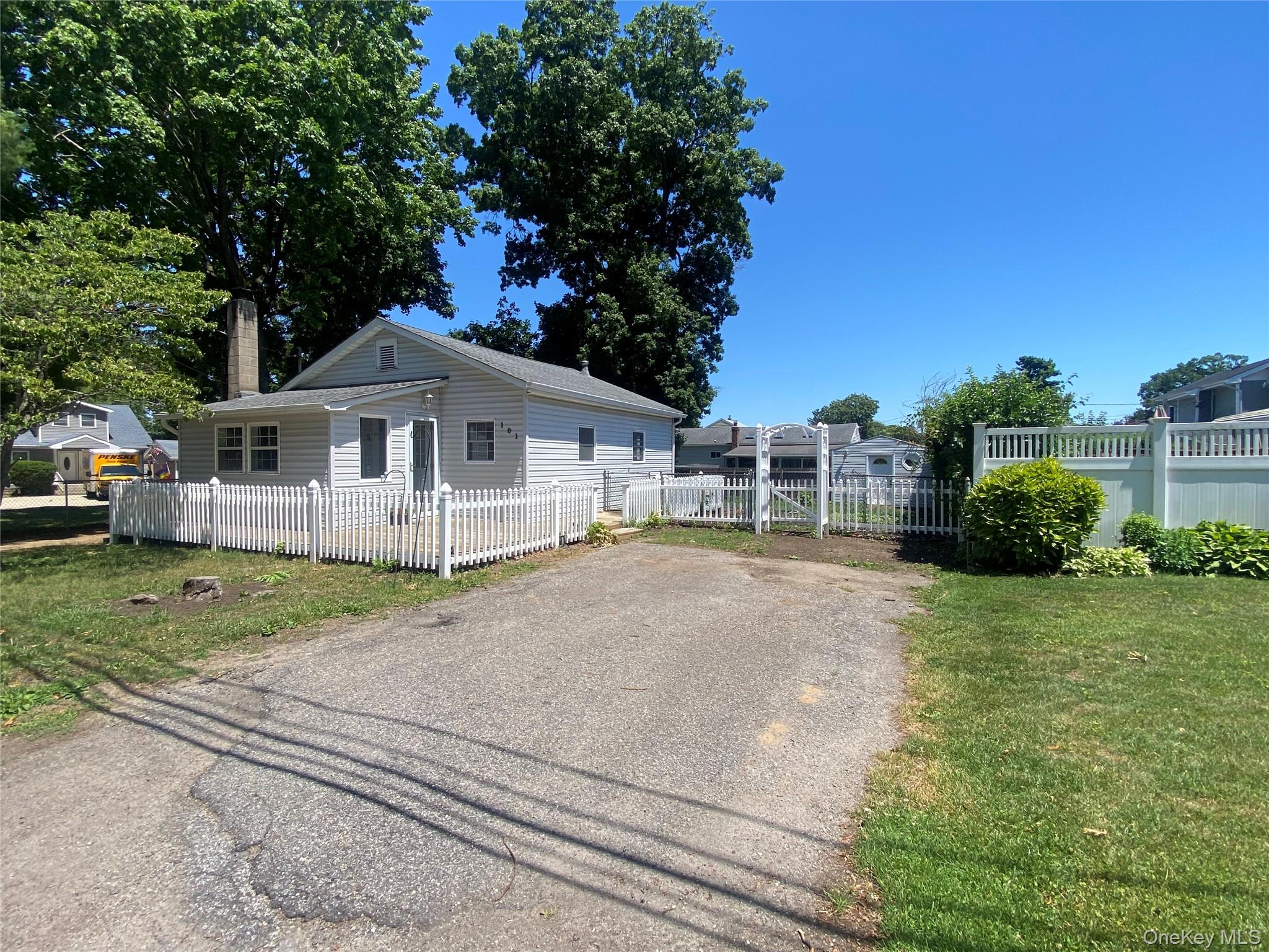 101 Rose Drive Property Photo 2