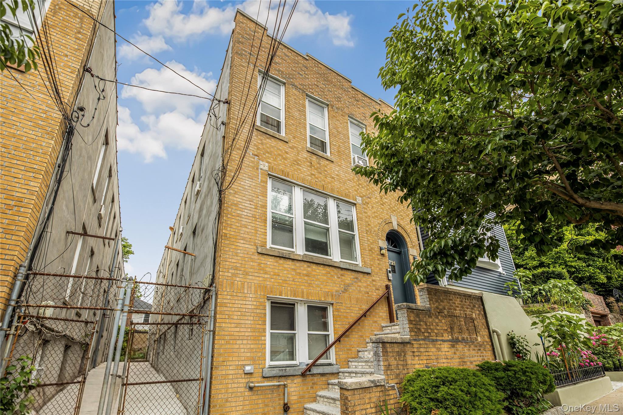 721 E 242nd Street Property Photo 1