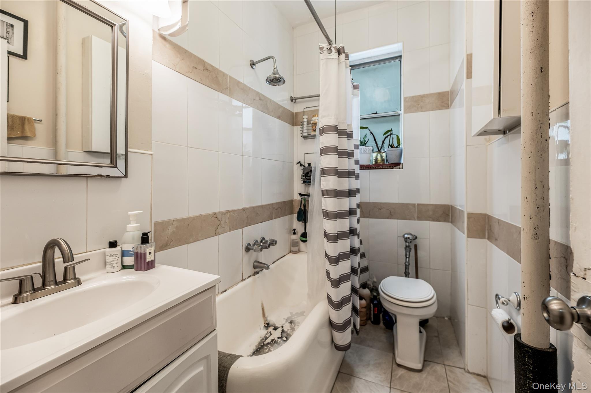 721 E 242nd Street Property Photo 12