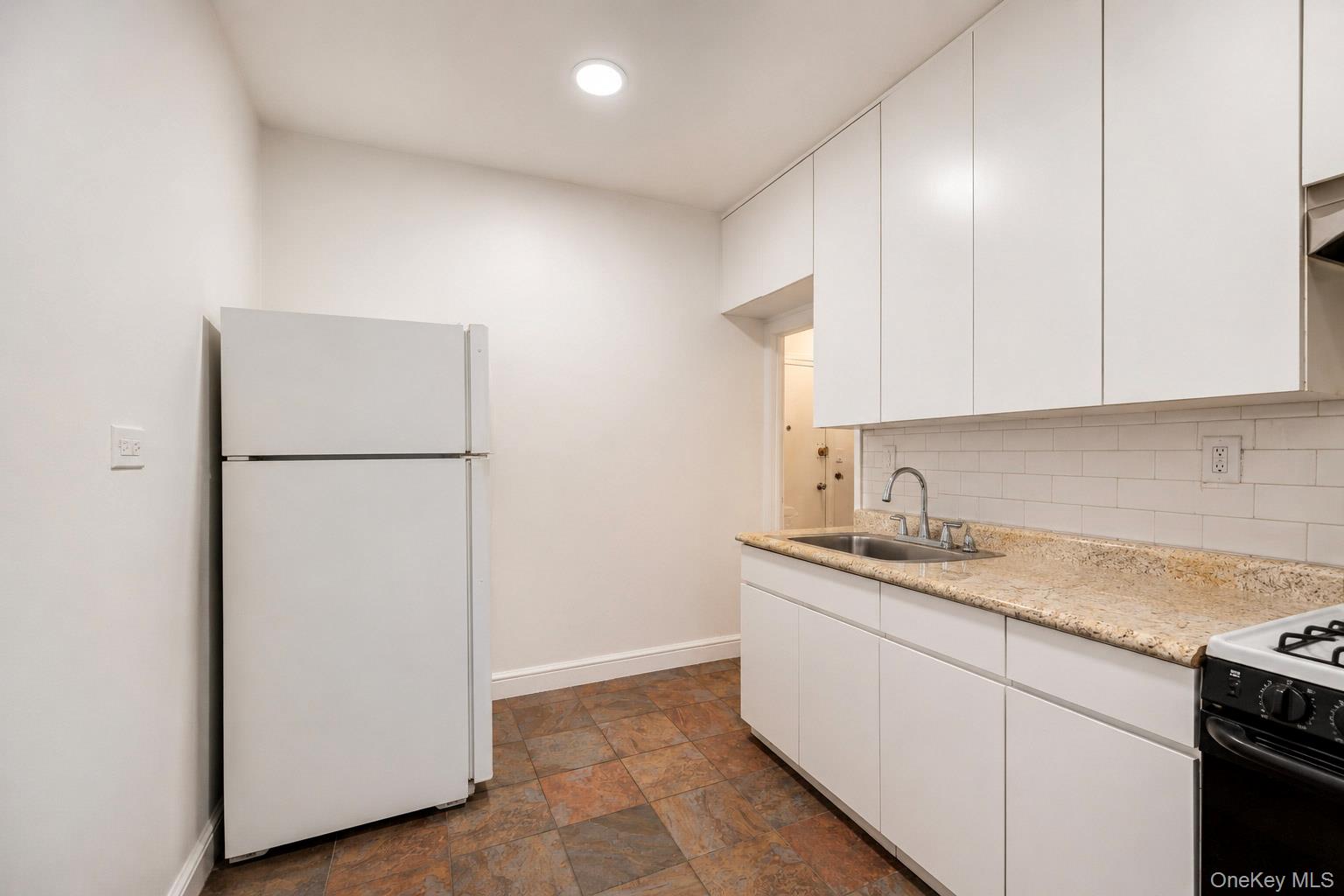721 E 242nd Street Property Photo 17