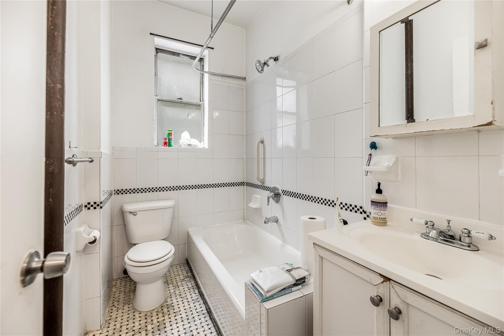 721 E 242nd Street Property Photo 18