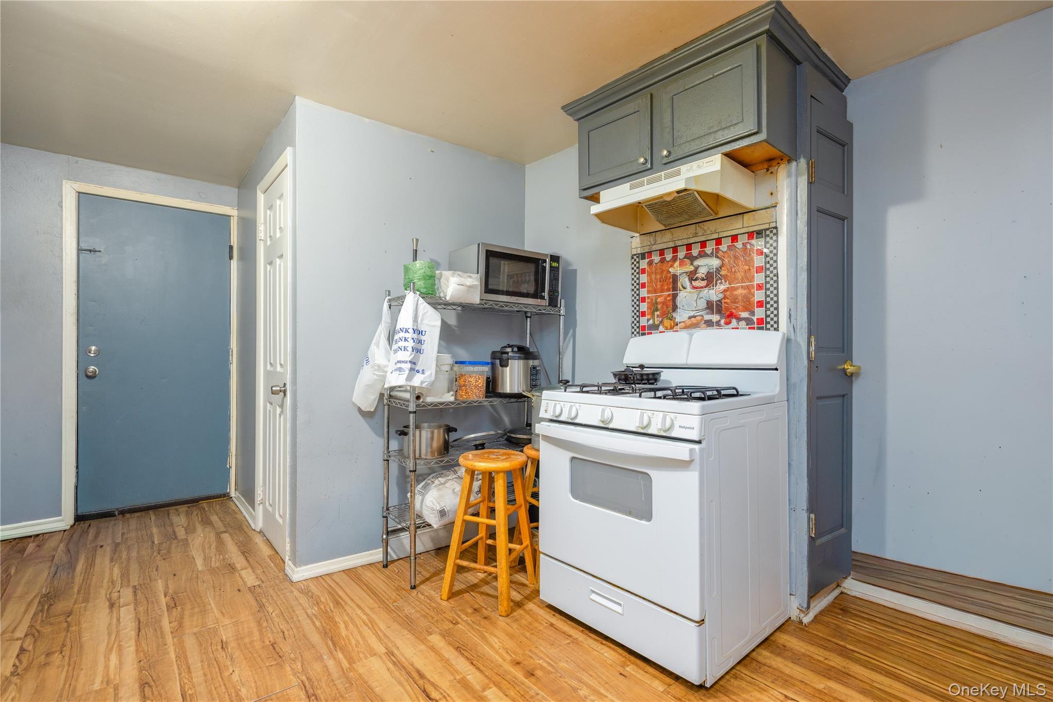 142 W Parmenter Street 2 Property Photo 8
