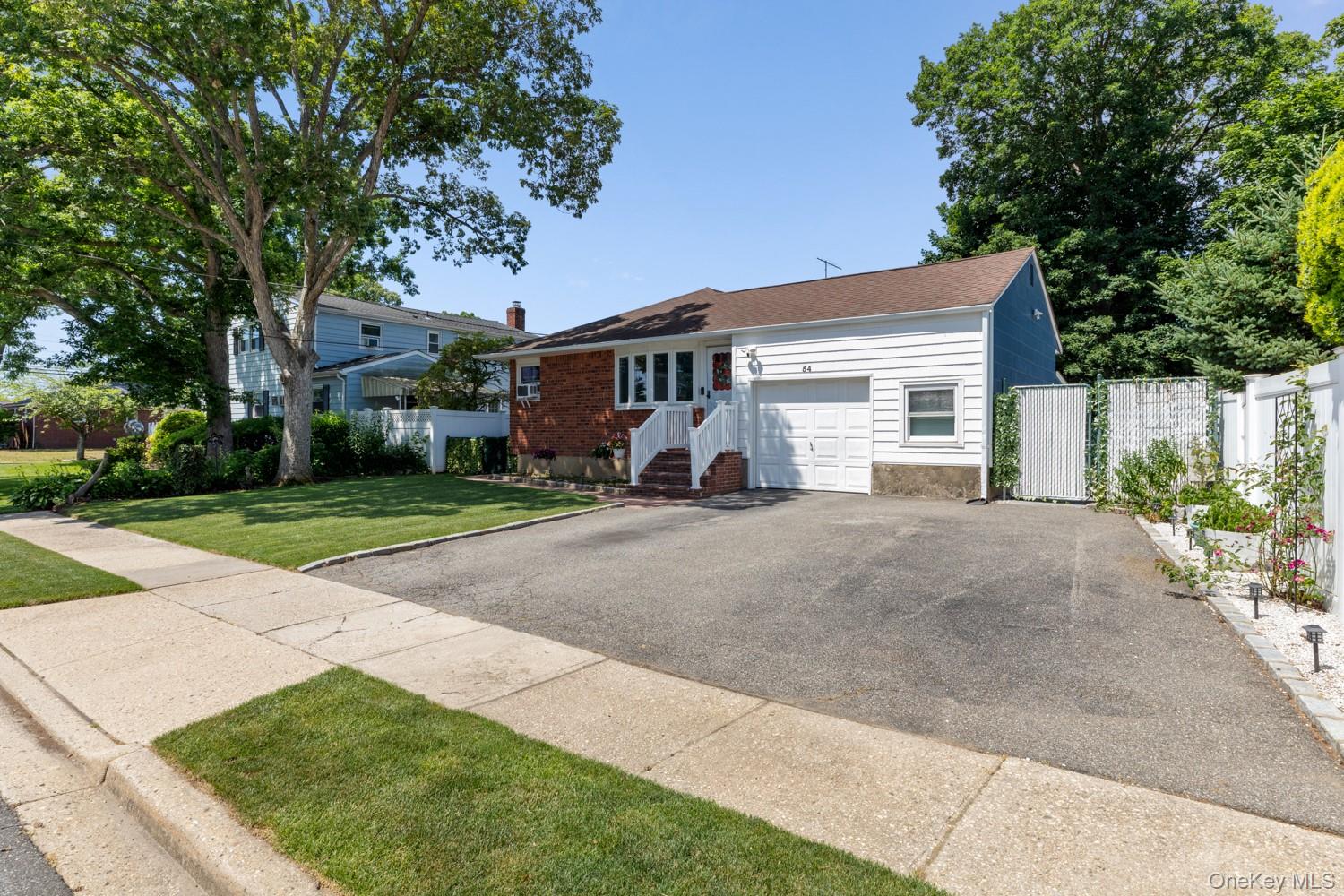 54 Oak Street Property Photo 2