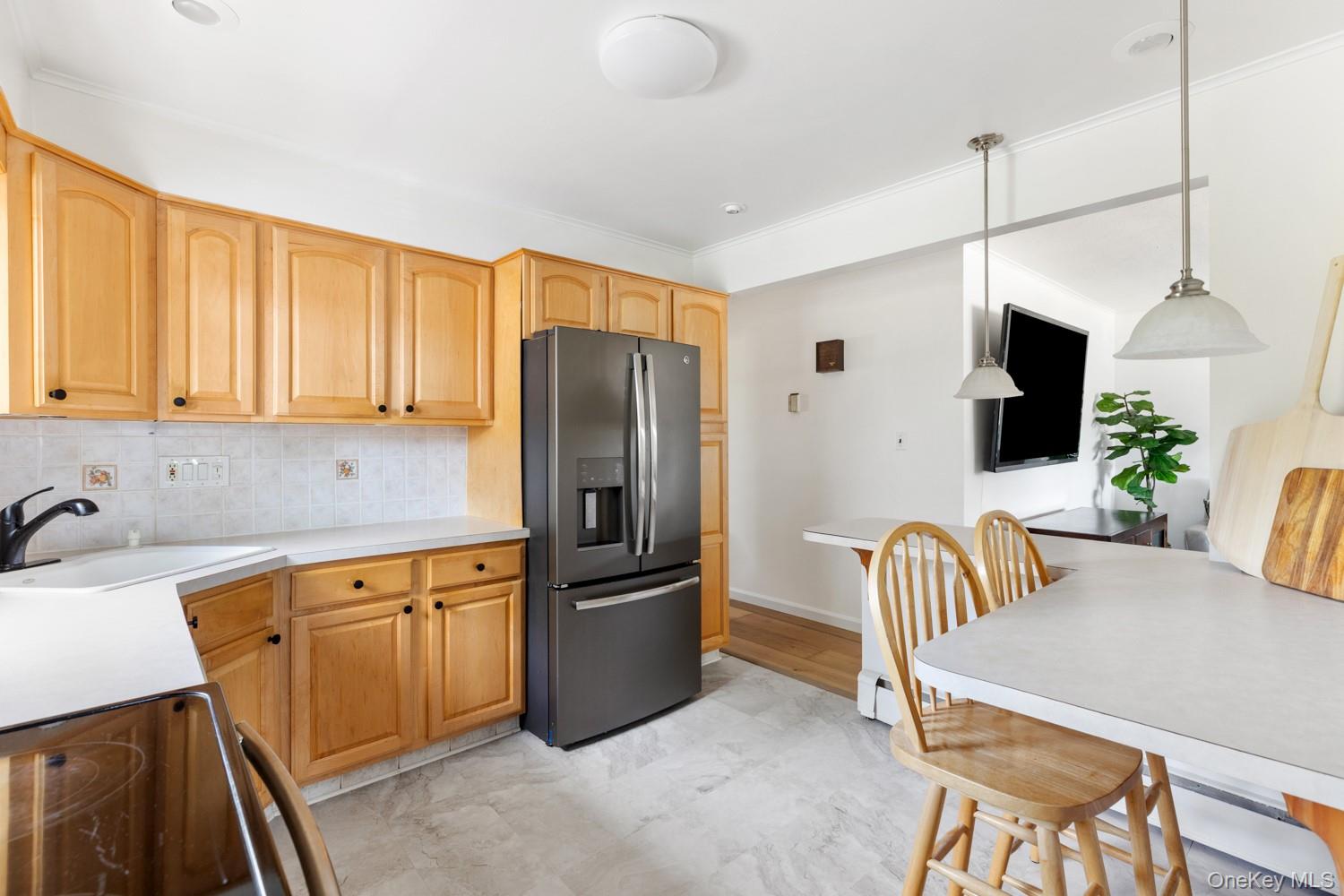 54 Oak Street Property Photo 8