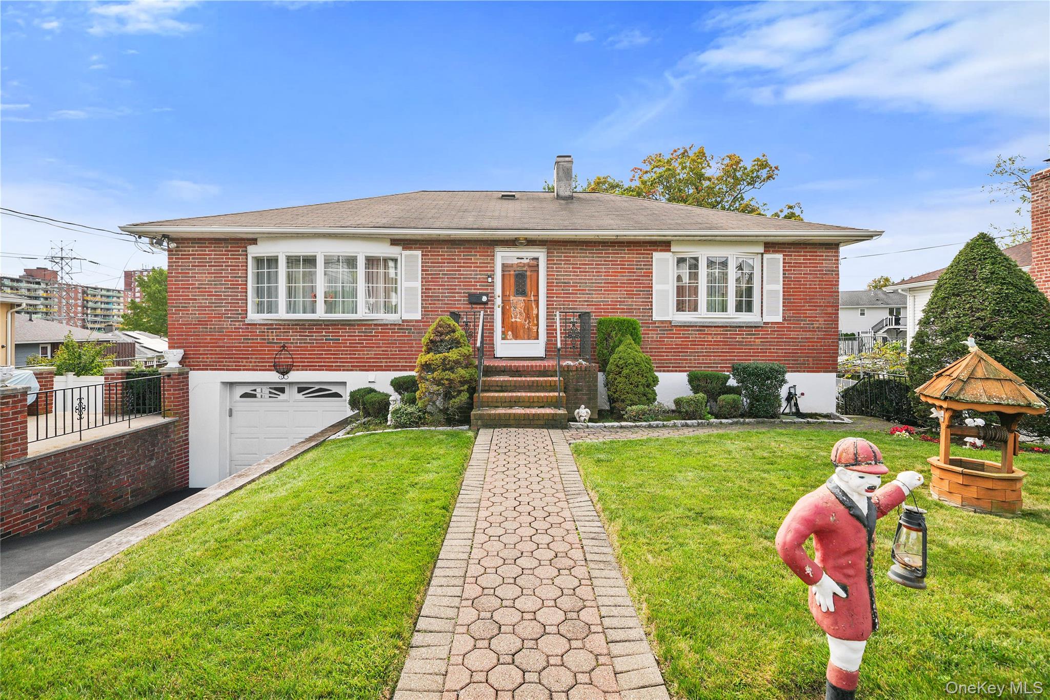 181 Roundhill Drive Property Photo 1
