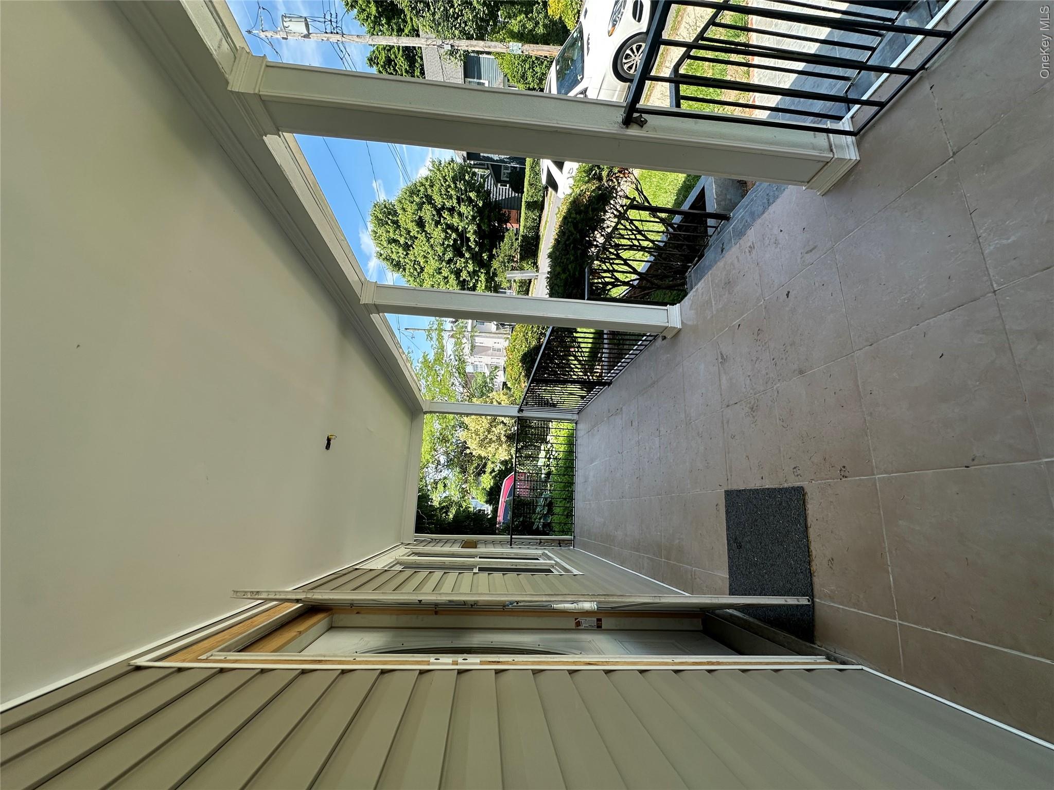 423 Hinman Place Property Photo 4