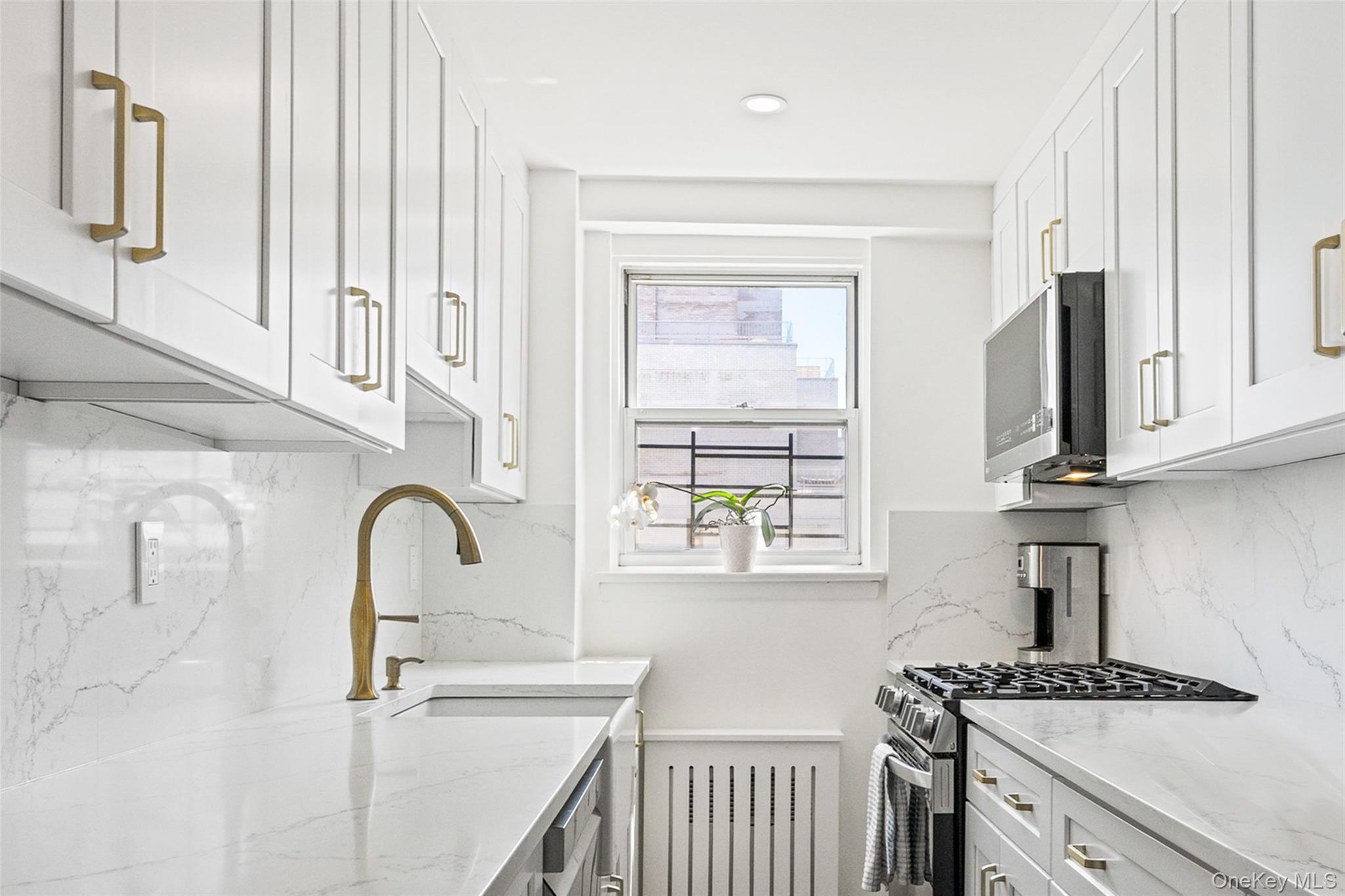 300 E 71st Street 15g Property Photo 6