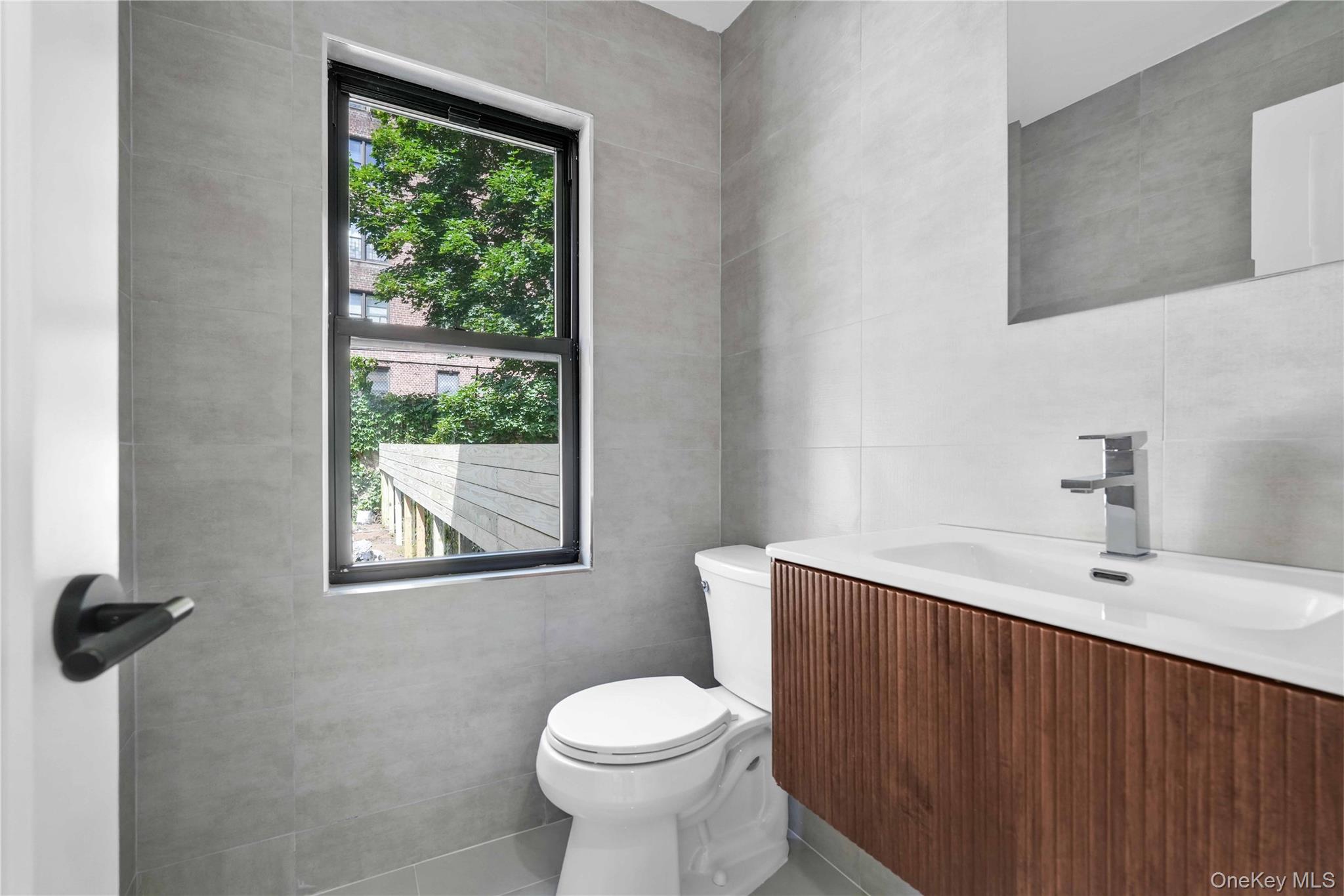 1050 E 31st Street Property Photo 11