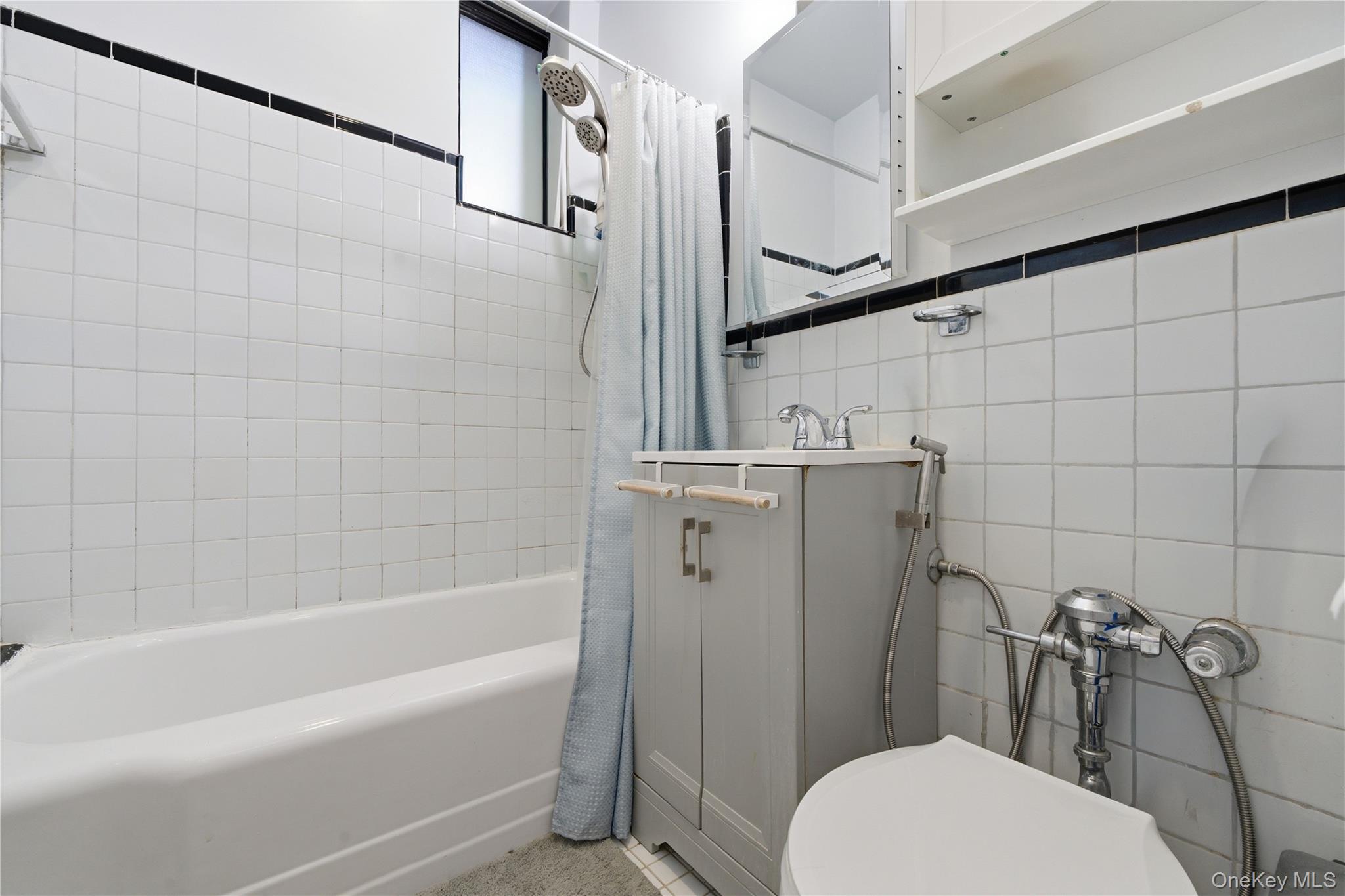 83-40 Austin Street 1s Property Photo 10