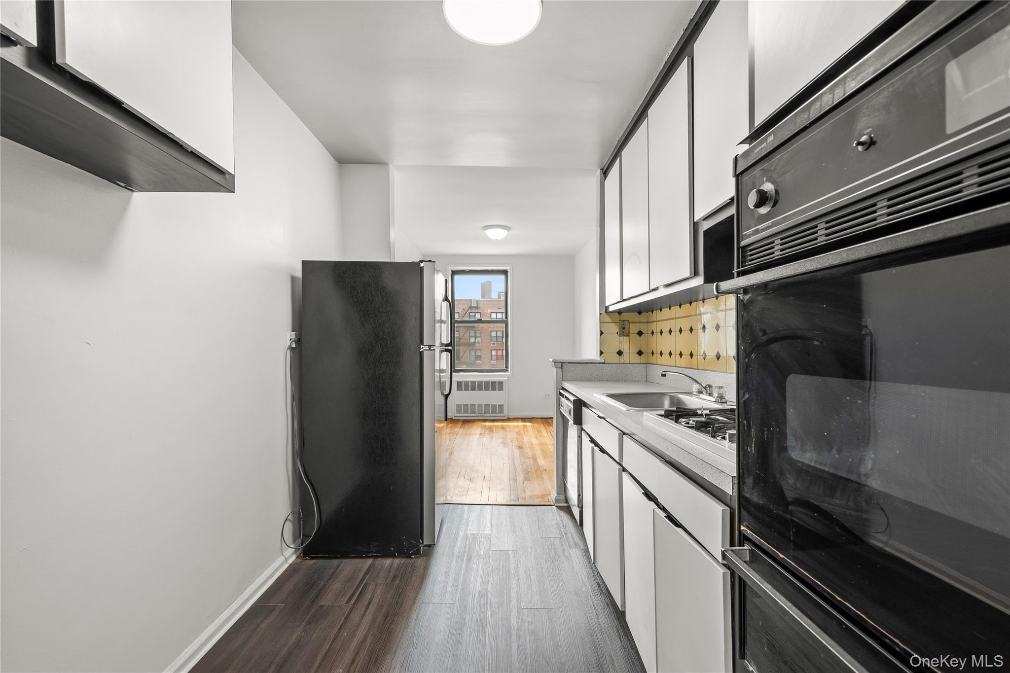 599 E 7th Street 5r Property Photo 11