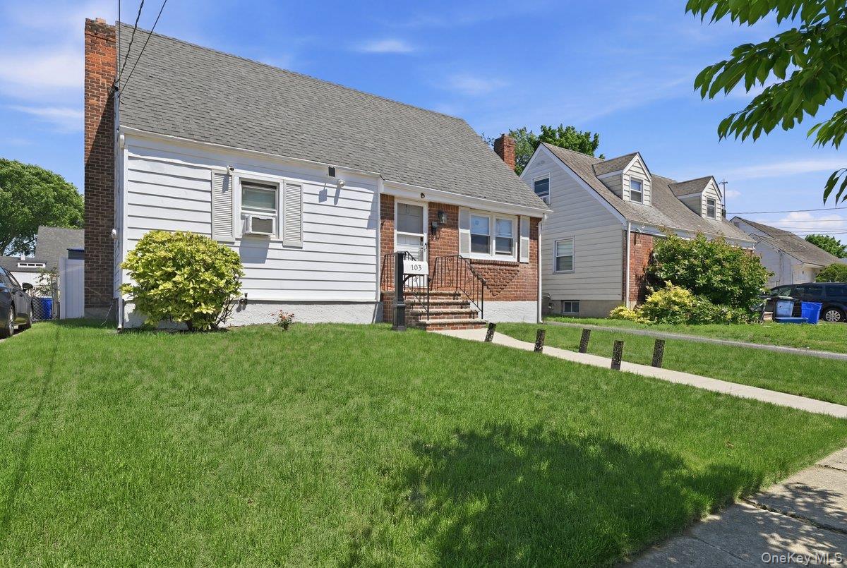 105 N Montague Street Property Photo 1