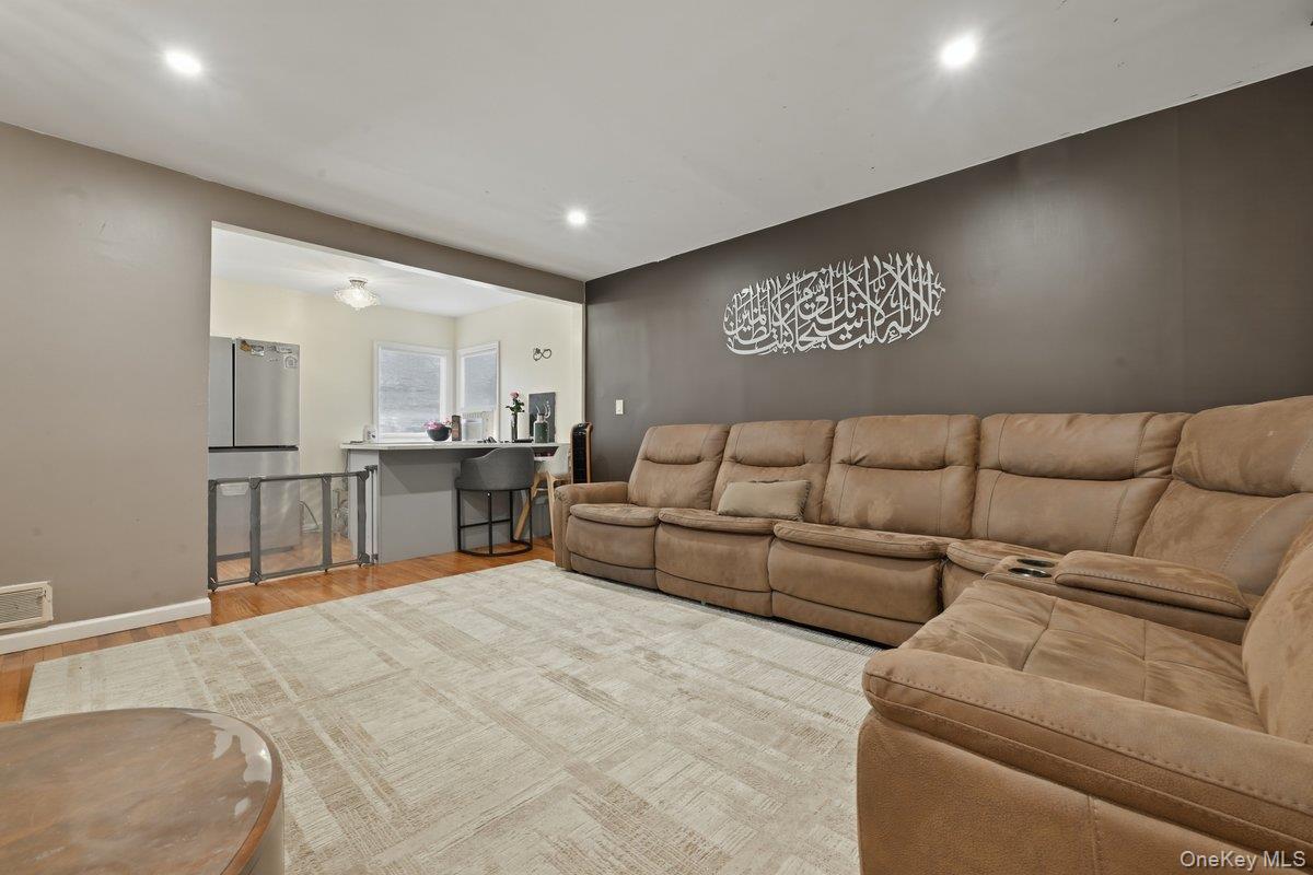 105 N Montague Street Property Photo 4