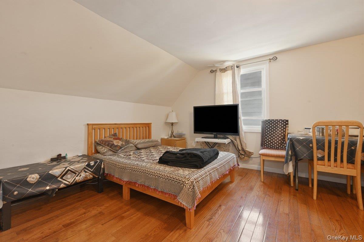 105 N Montague Street Property Photo 16
