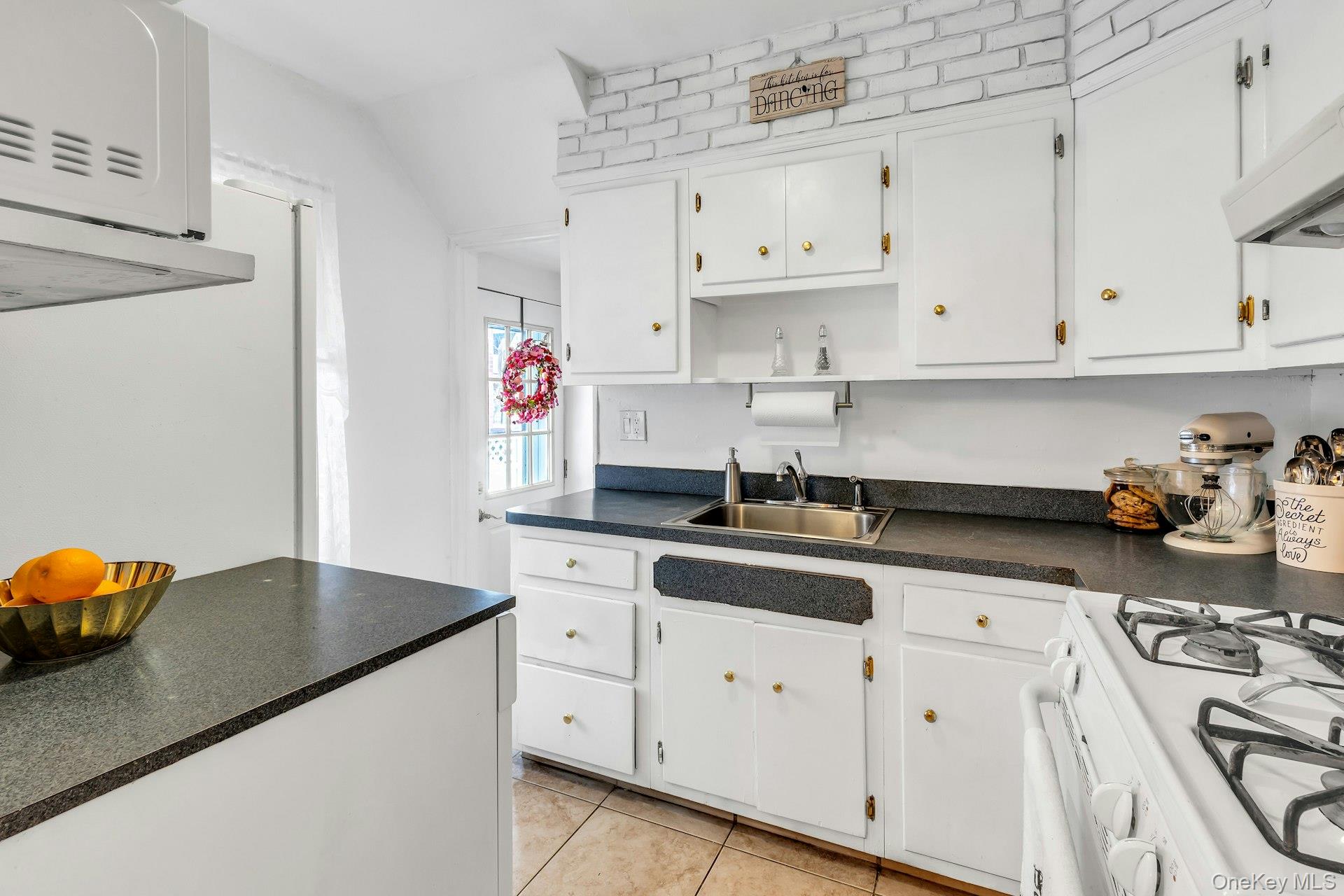 20 Law Street Property Photo 8