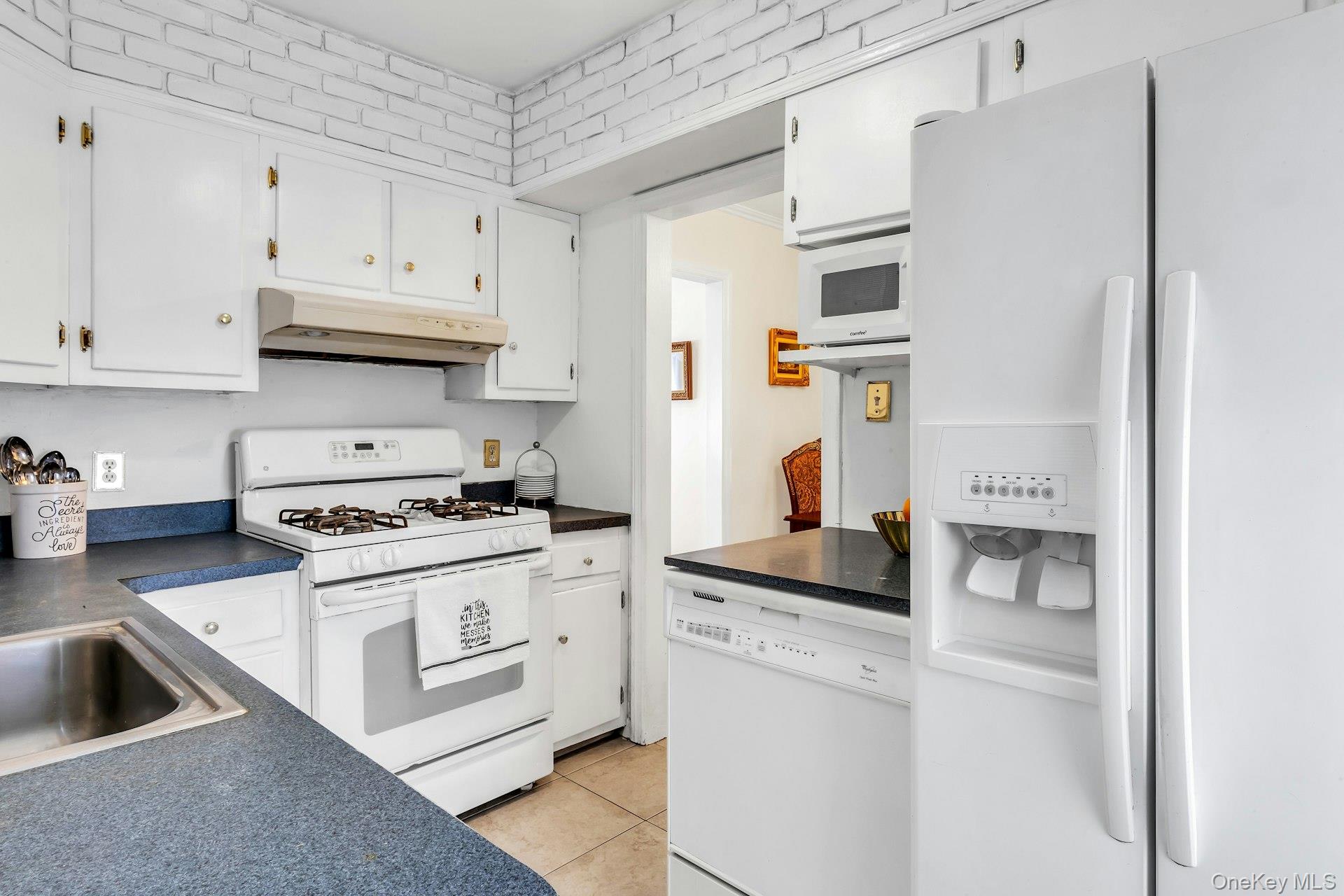 20 Law Street Property Photo 9
