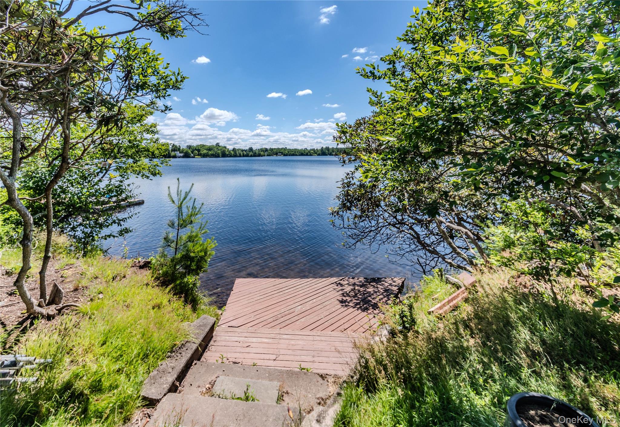 4154 W Shore Drive Property Photo 2