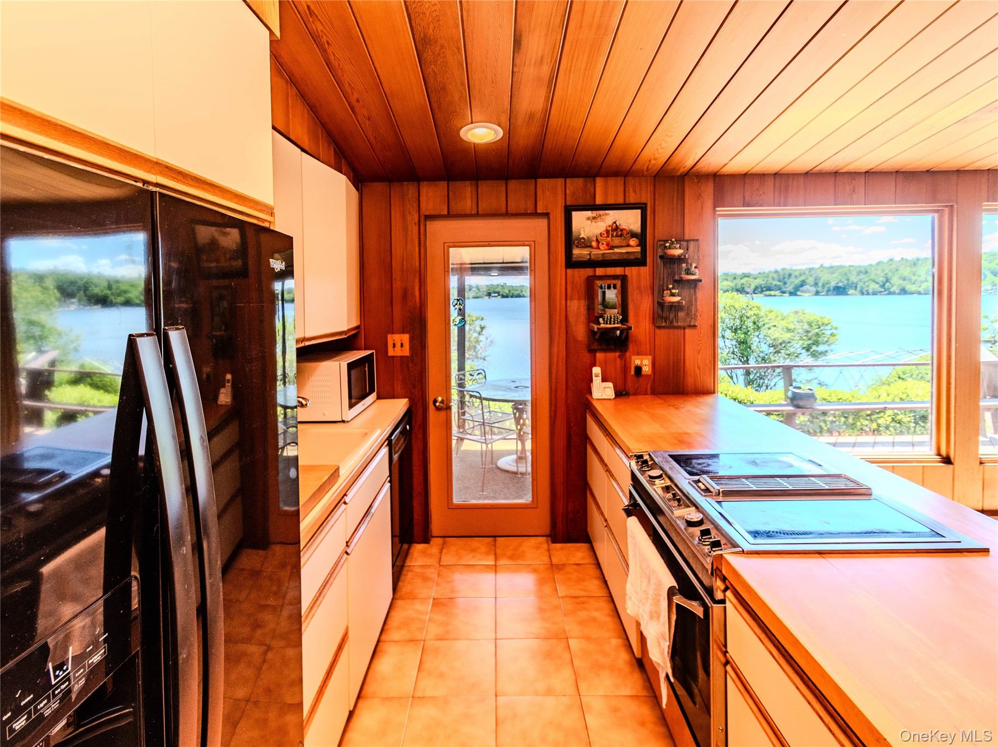 4154 W Shore Drive Property Photo 15